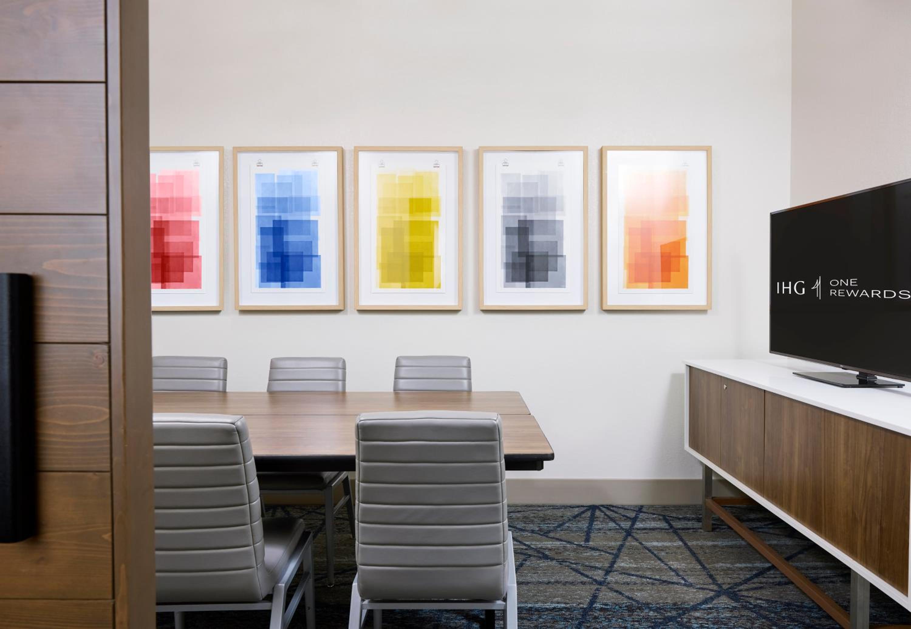 Holiday Inn Express & Suites Calera North by IHG