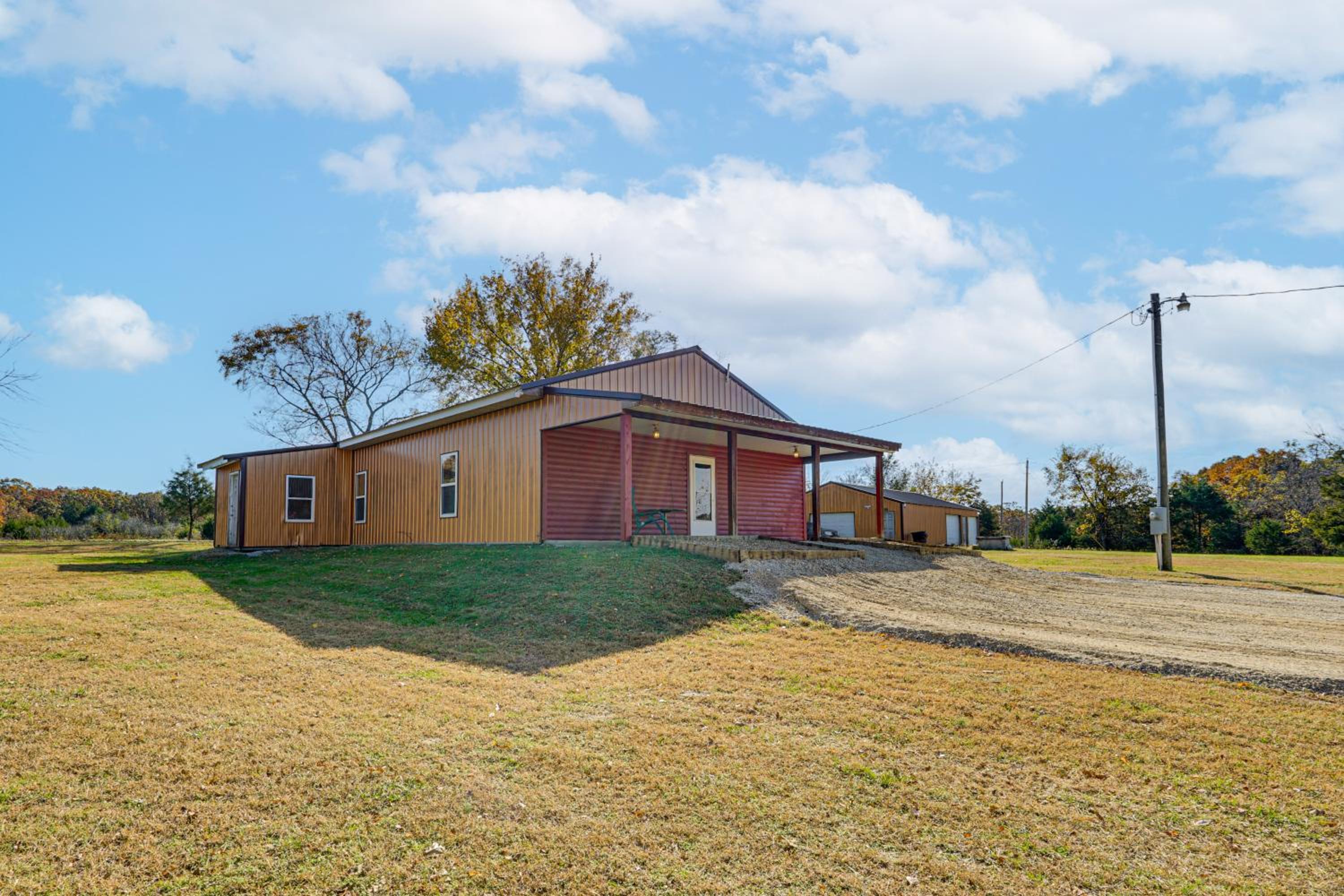 On 17 Acres! Countryside Retreat in Louisburg