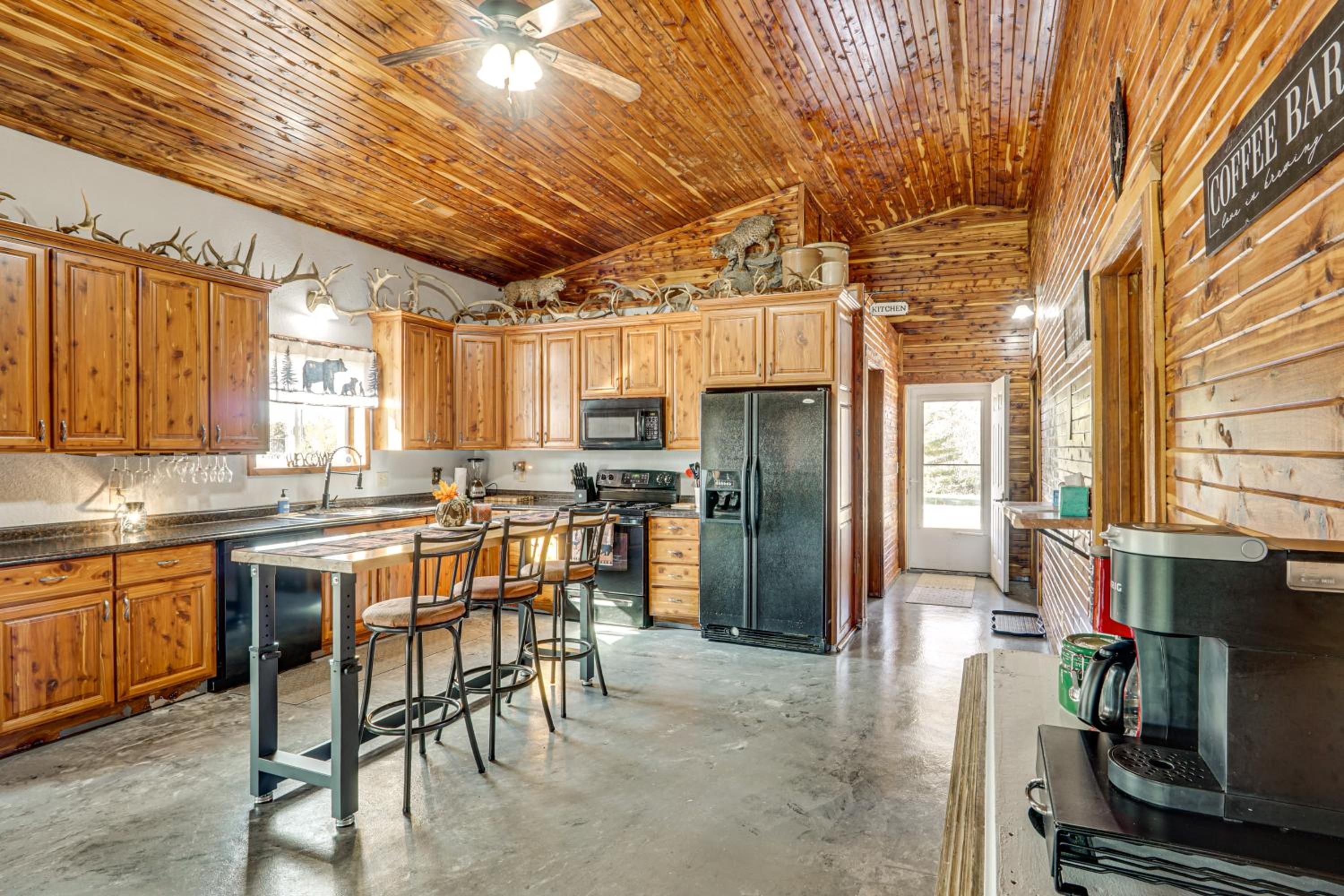 On 17 Acres! Countryside Retreat in Louisburg