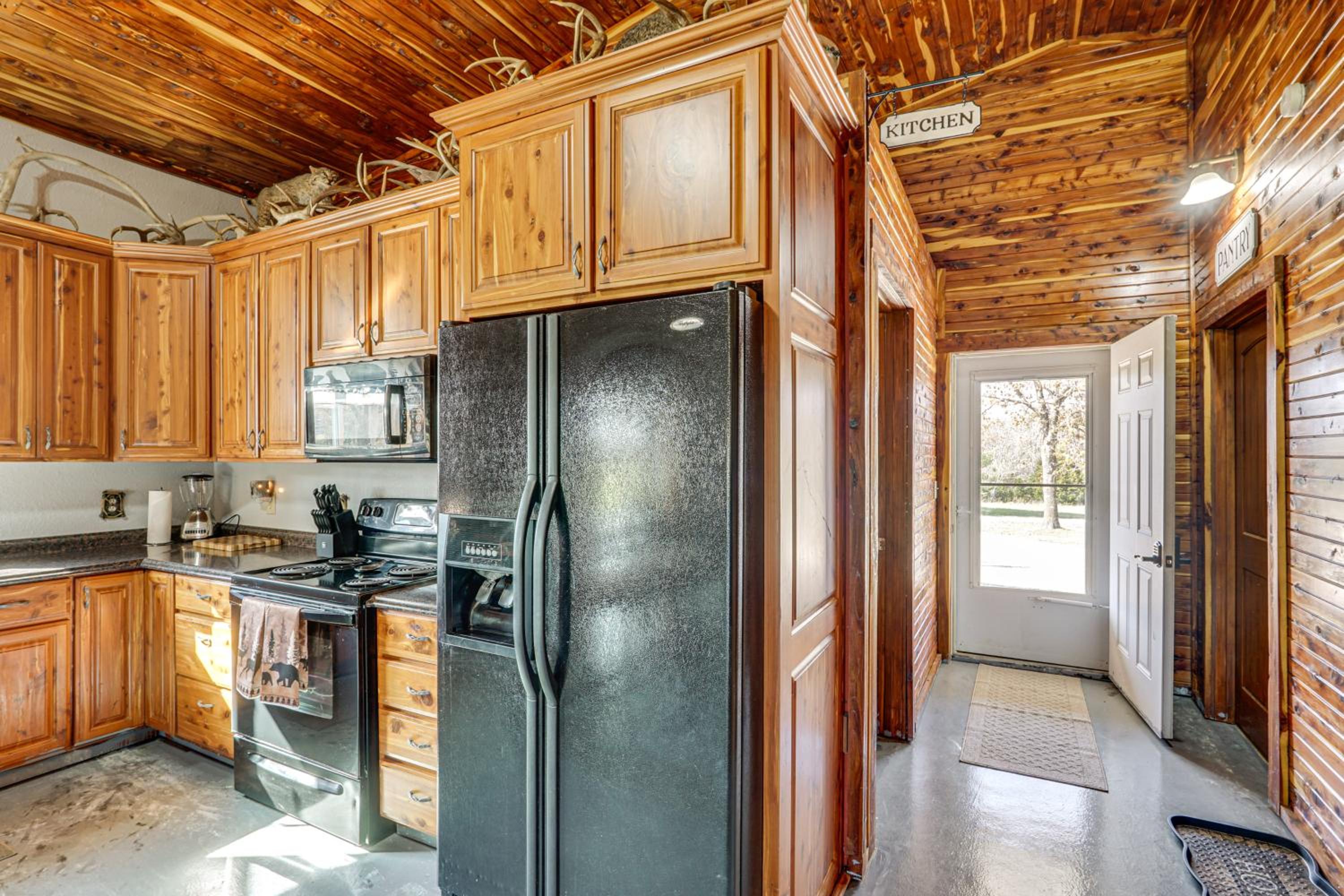 On 17 Acres! Countryside Retreat in Louisburg