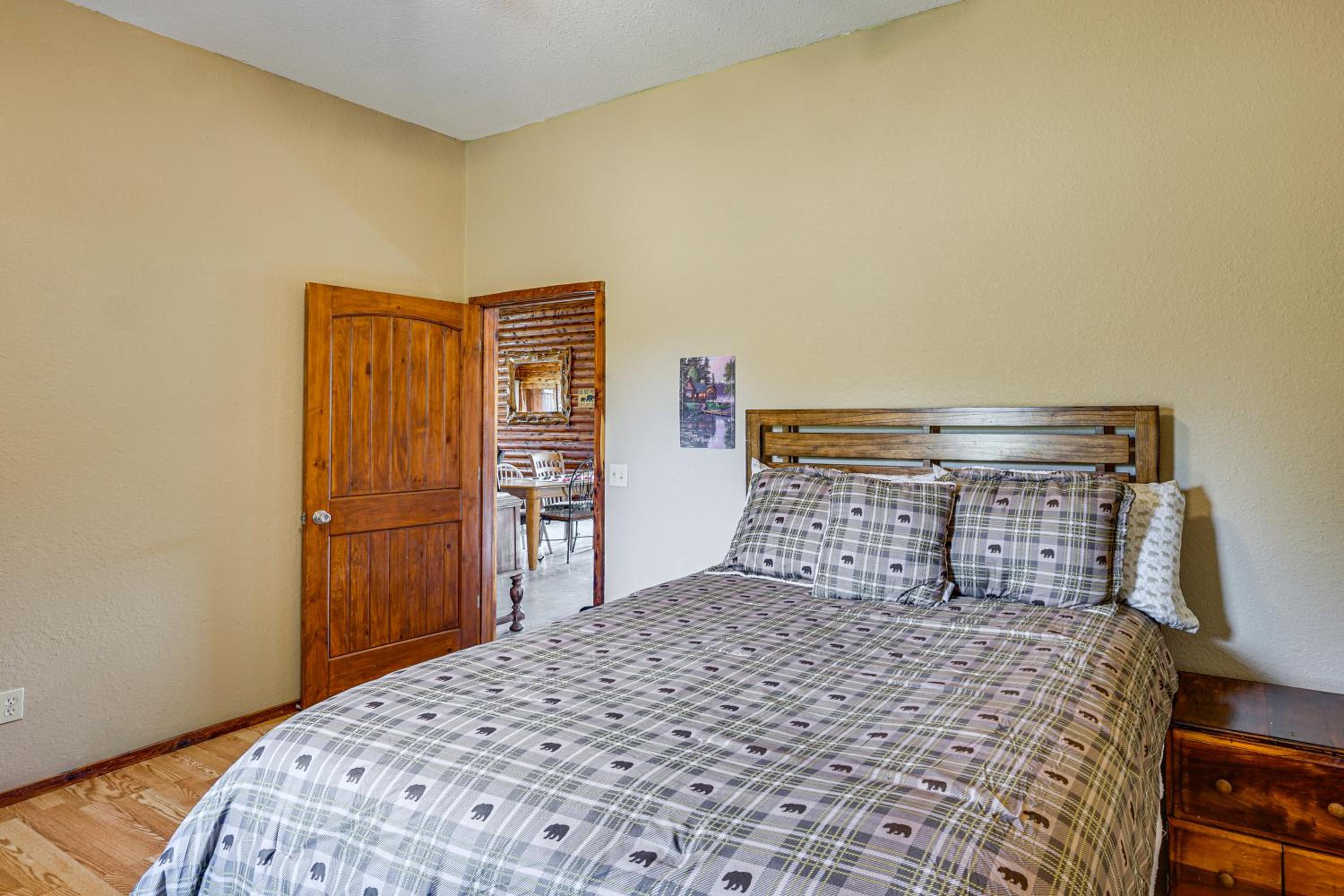 On 17 Acres! Countryside Retreat in Louisburg