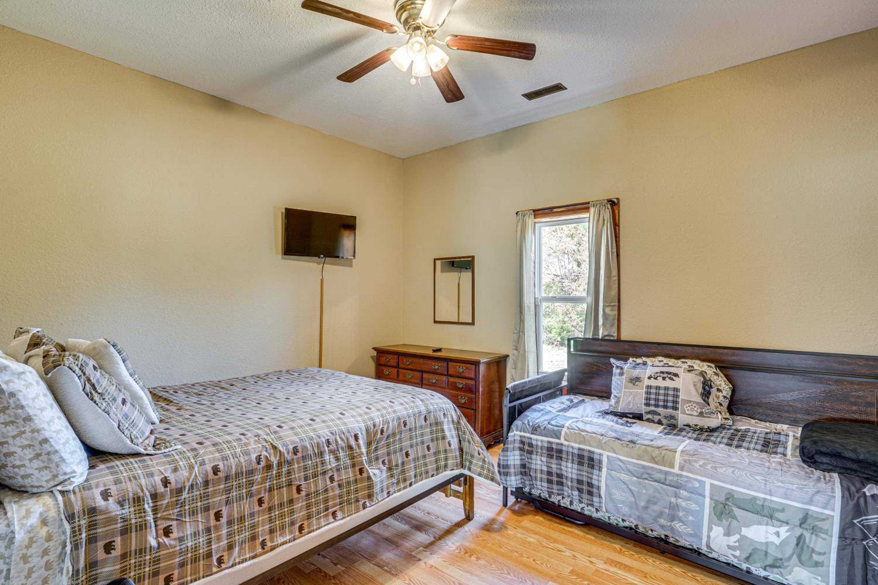 On 17 Acres! Countryside Retreat in Louisburg