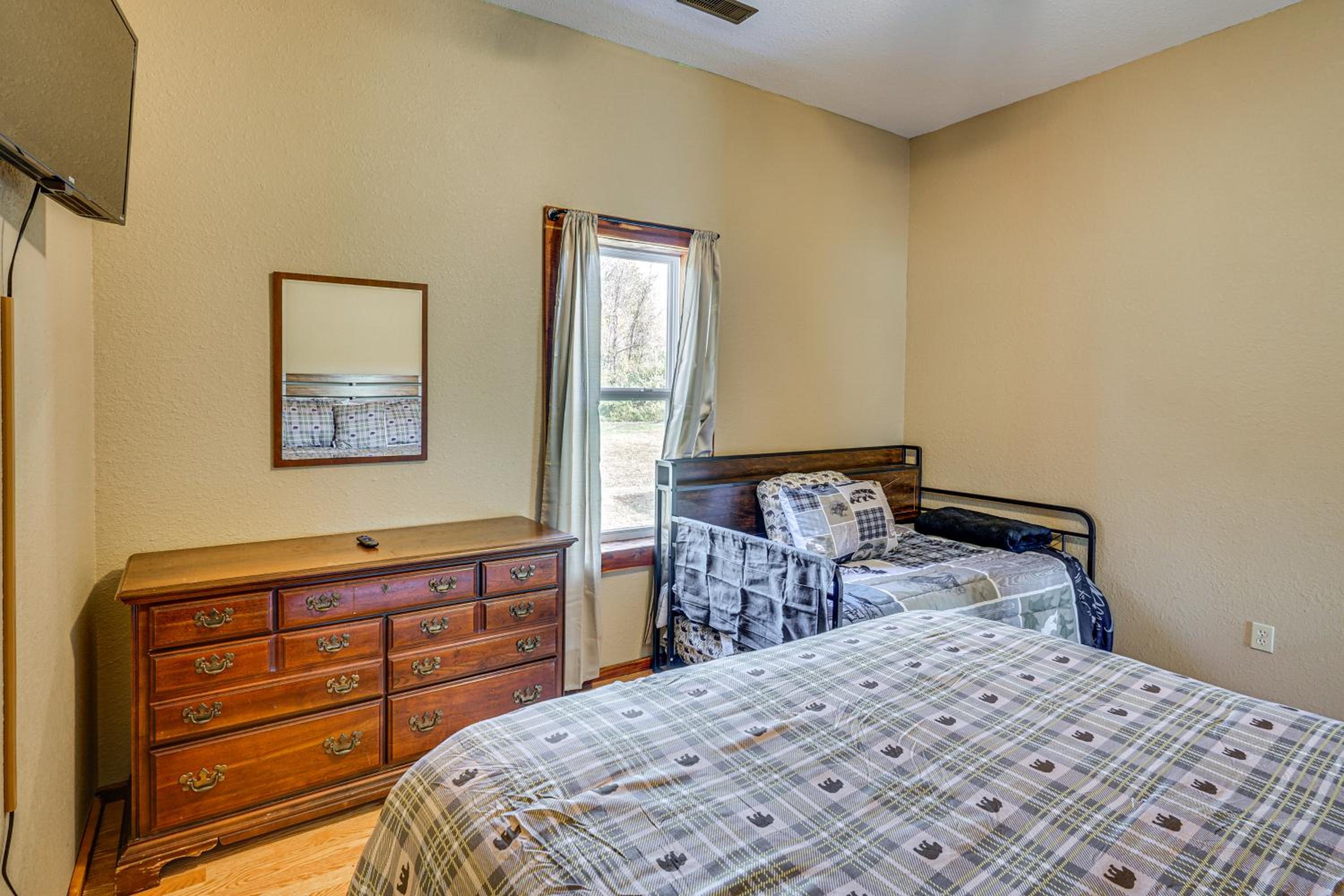 On 17 Acres! Countryside Retreat in Louisburg