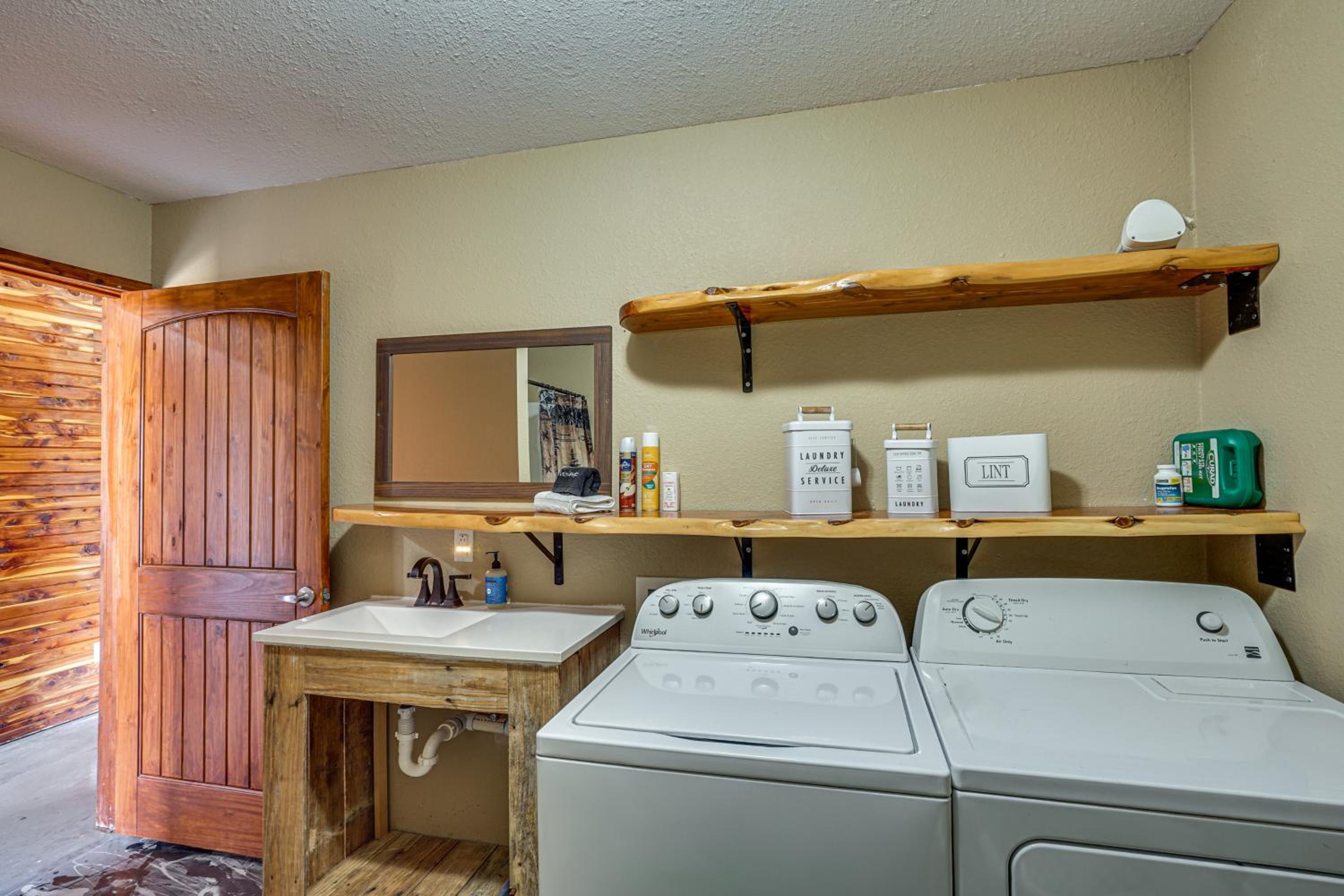 On 17 Acres! Countryside Retreat in Louisburg