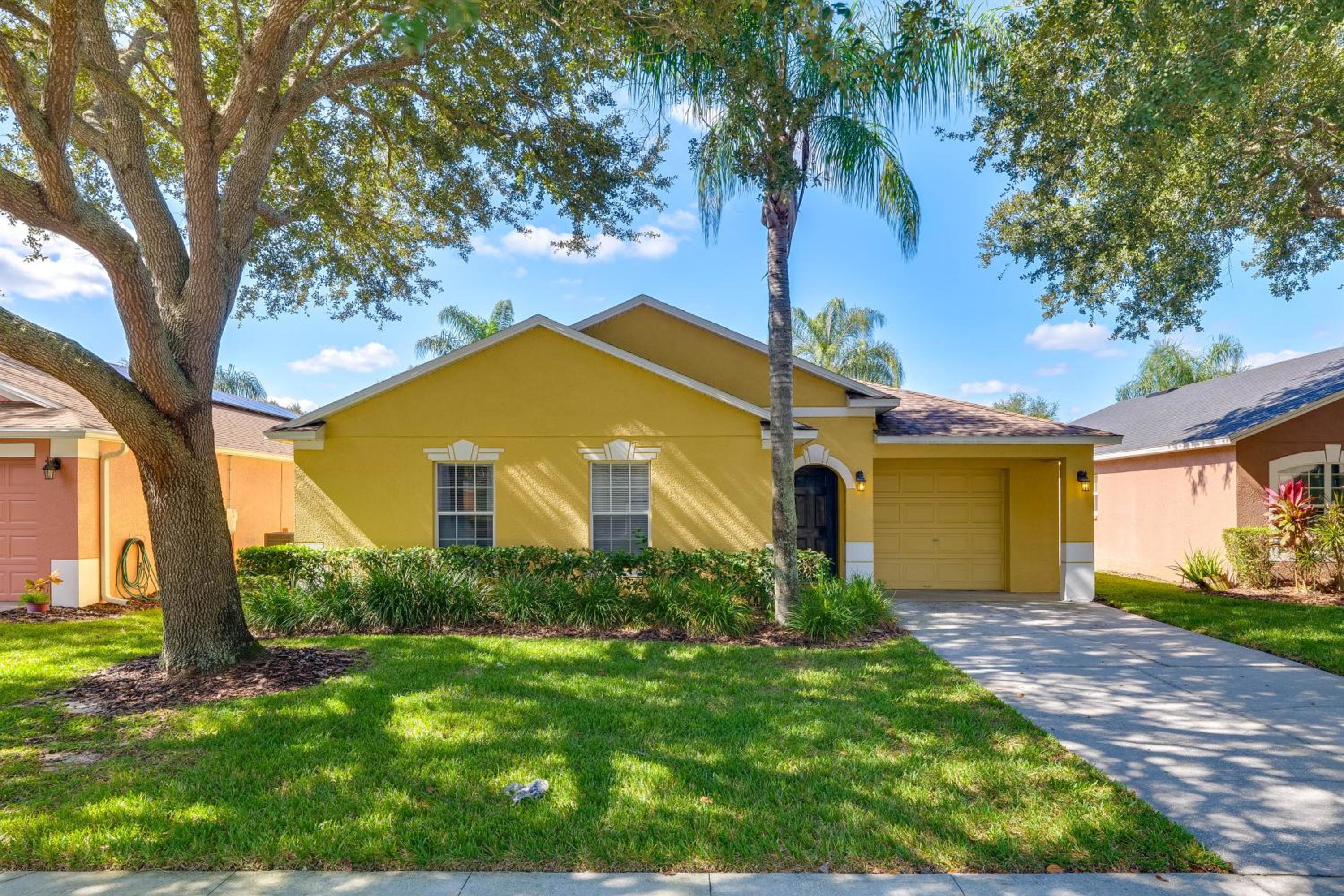 Peaceful Clermont Gem with Pool, 9 Mi to Disney!