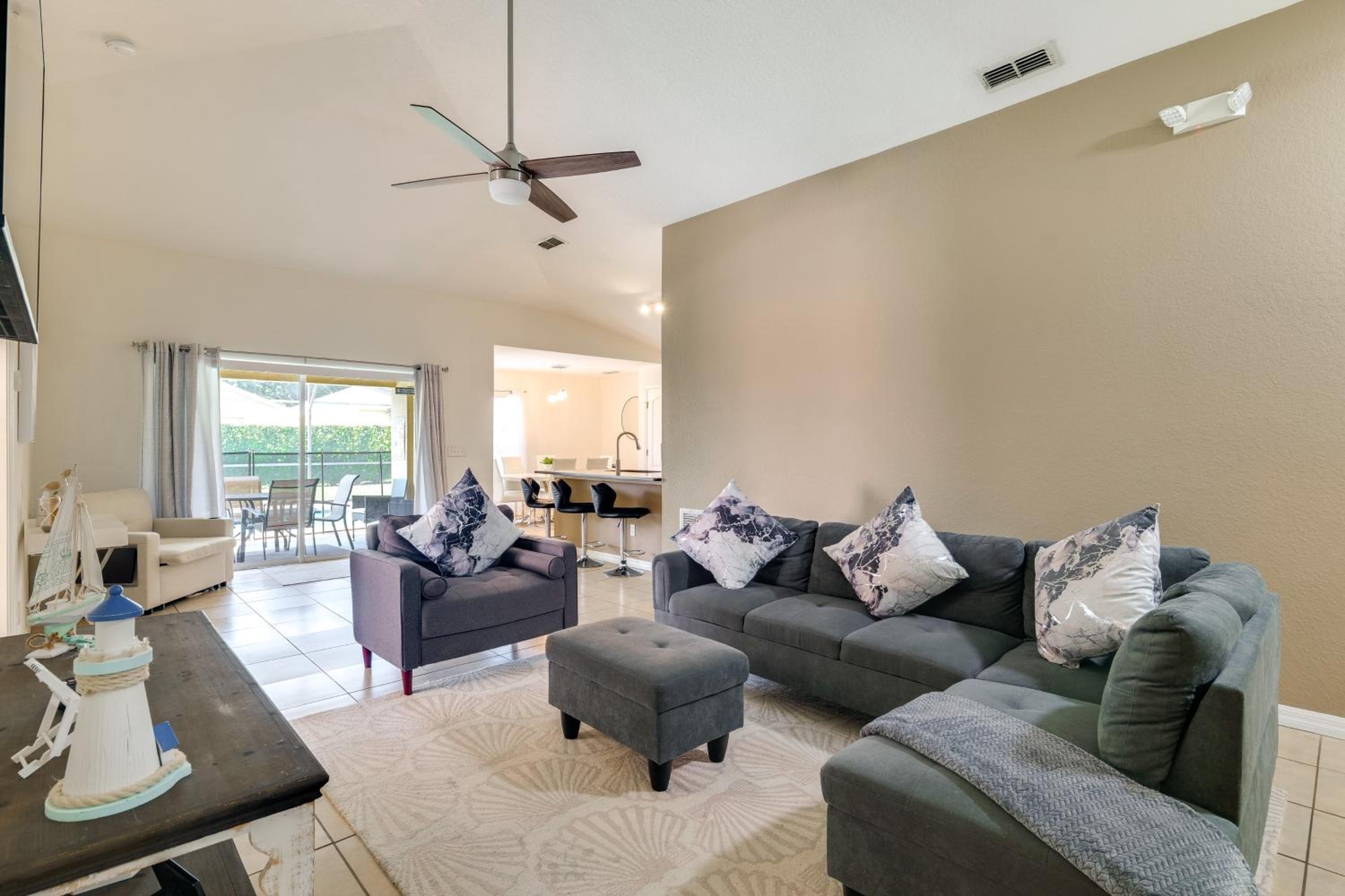 Peaceful Clermont Gem with Pool, 9 Mi to Disney!