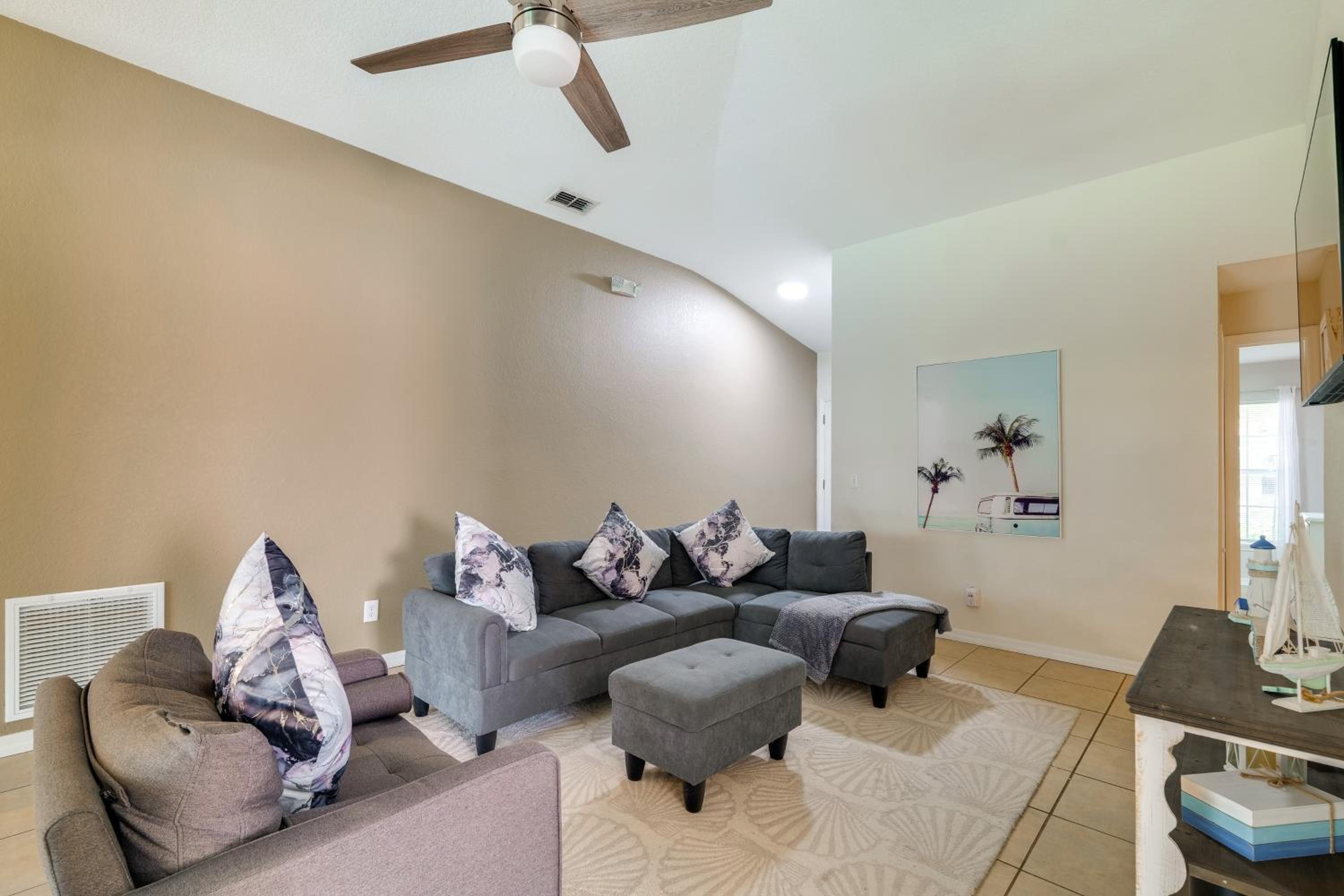 Peaceful Clermont Gem with Pool, 9 Mi to Disney!