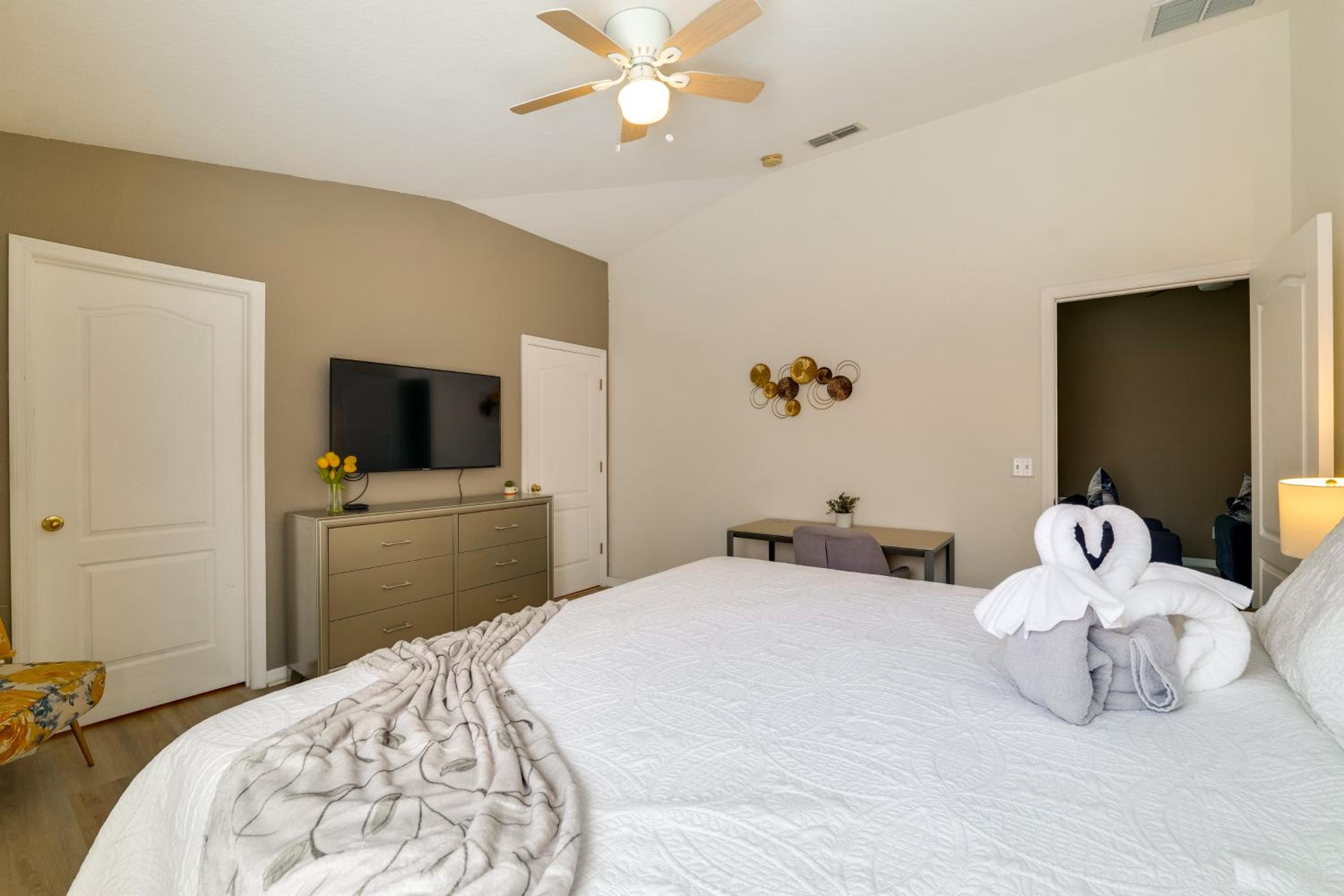 Peaceful Clermont Gem with Pool, 9 Mi to Disney!