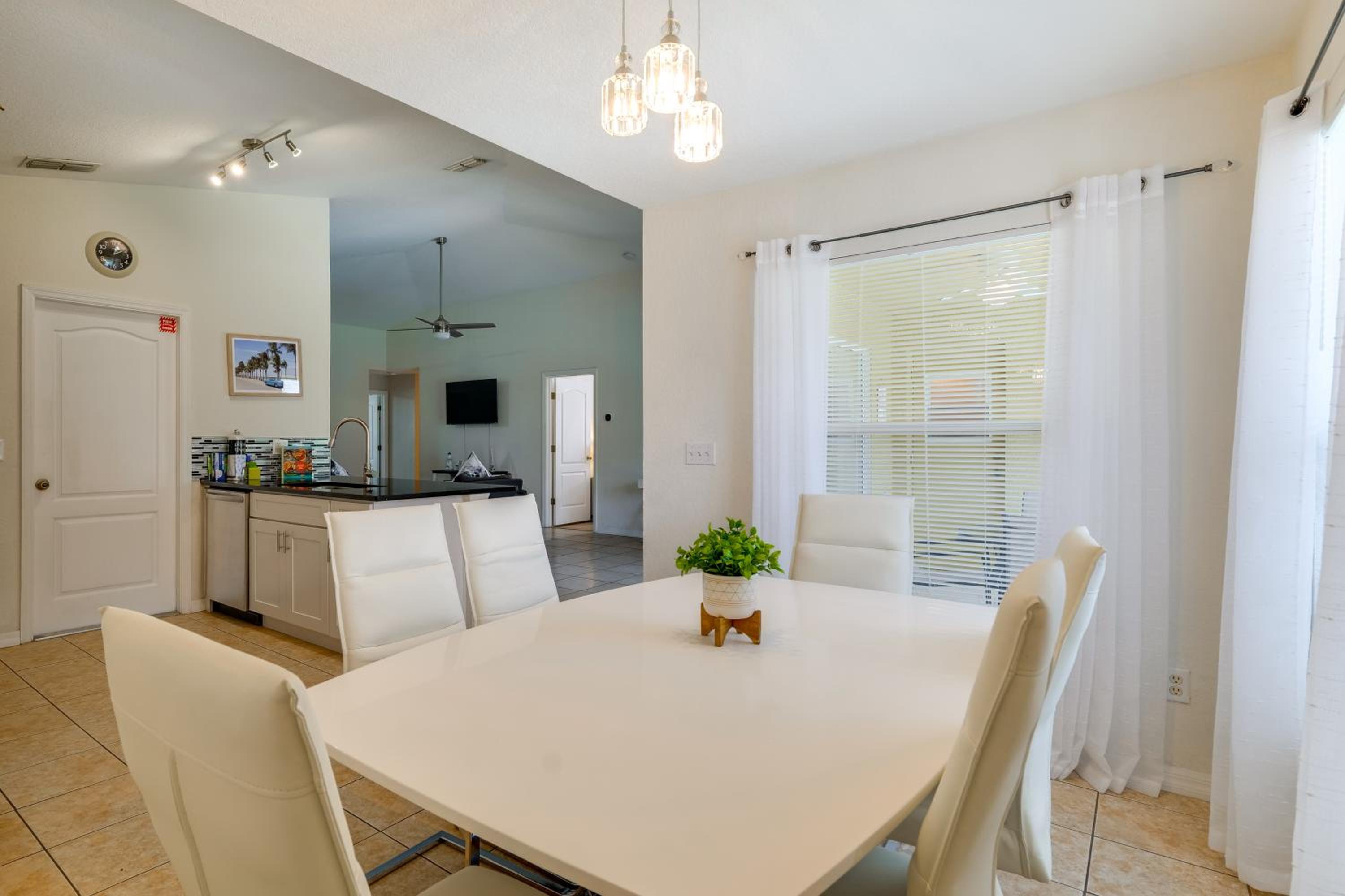 Peaceful Clermont Gem with Pool, 9 Mi to Disney!