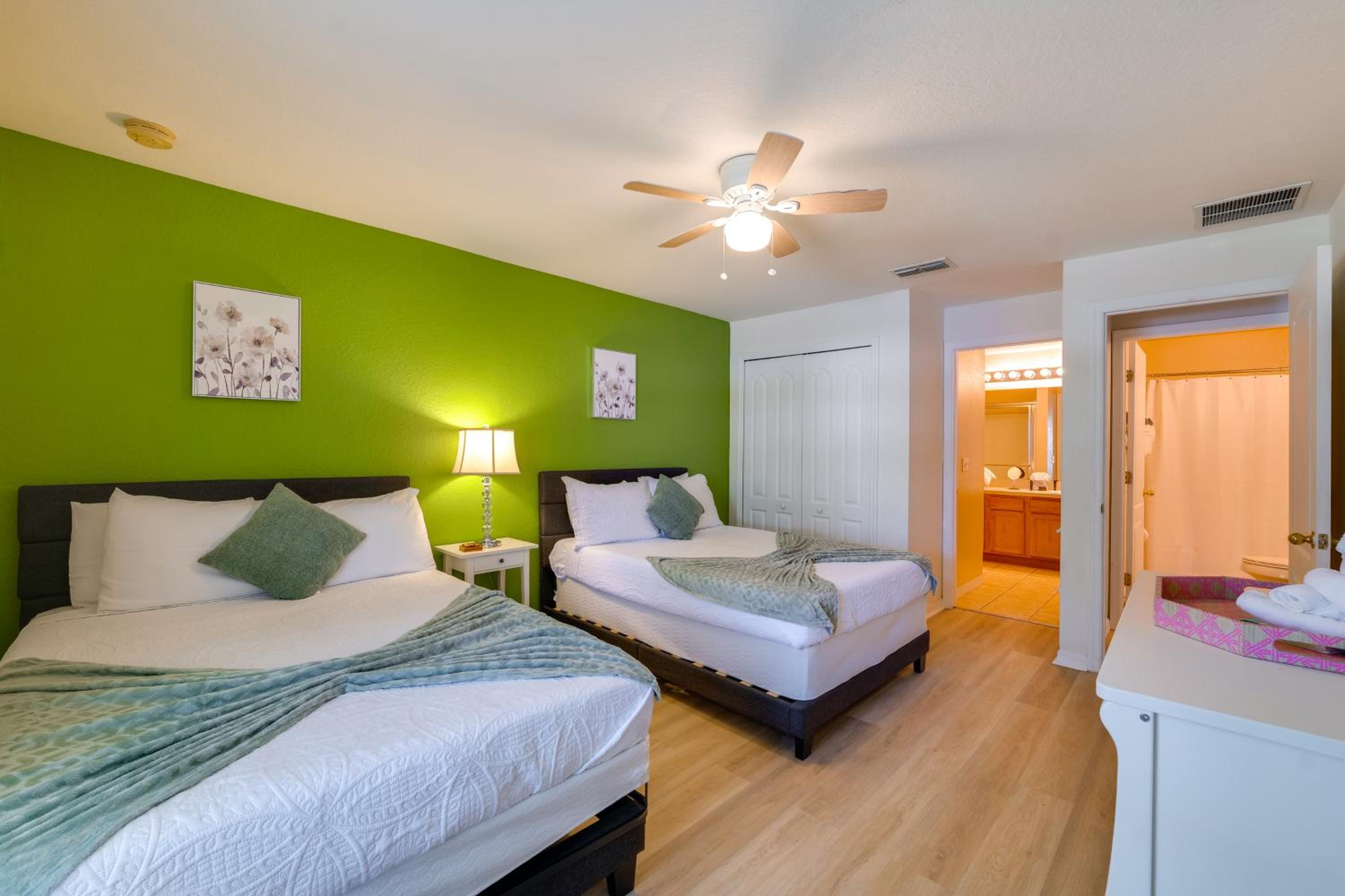 Peaceful Clermont Gem with Pool, 9 Mi to Disney!