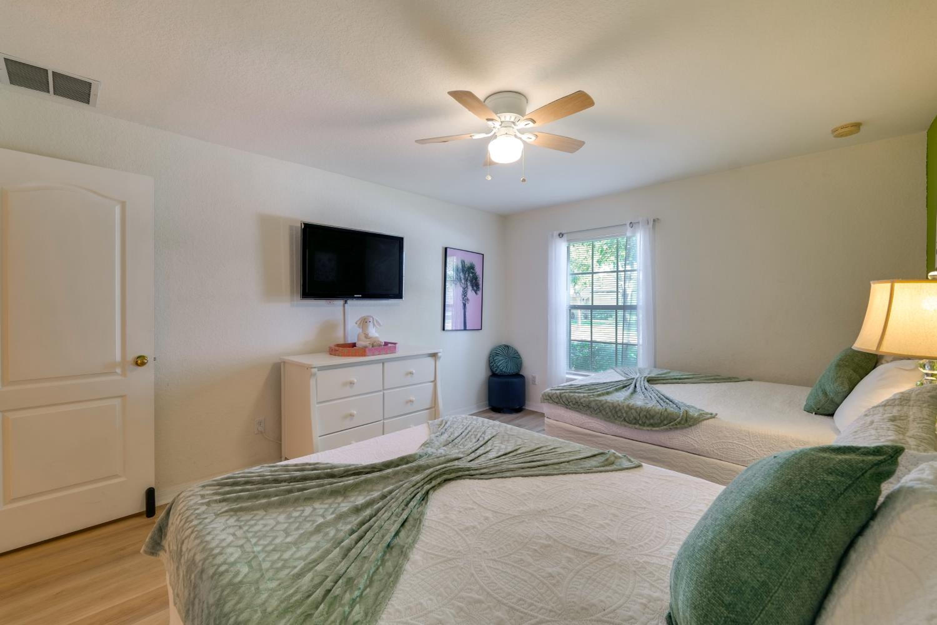 Peaceful Clermont Gem with Pool, 9 Mi to Disney!