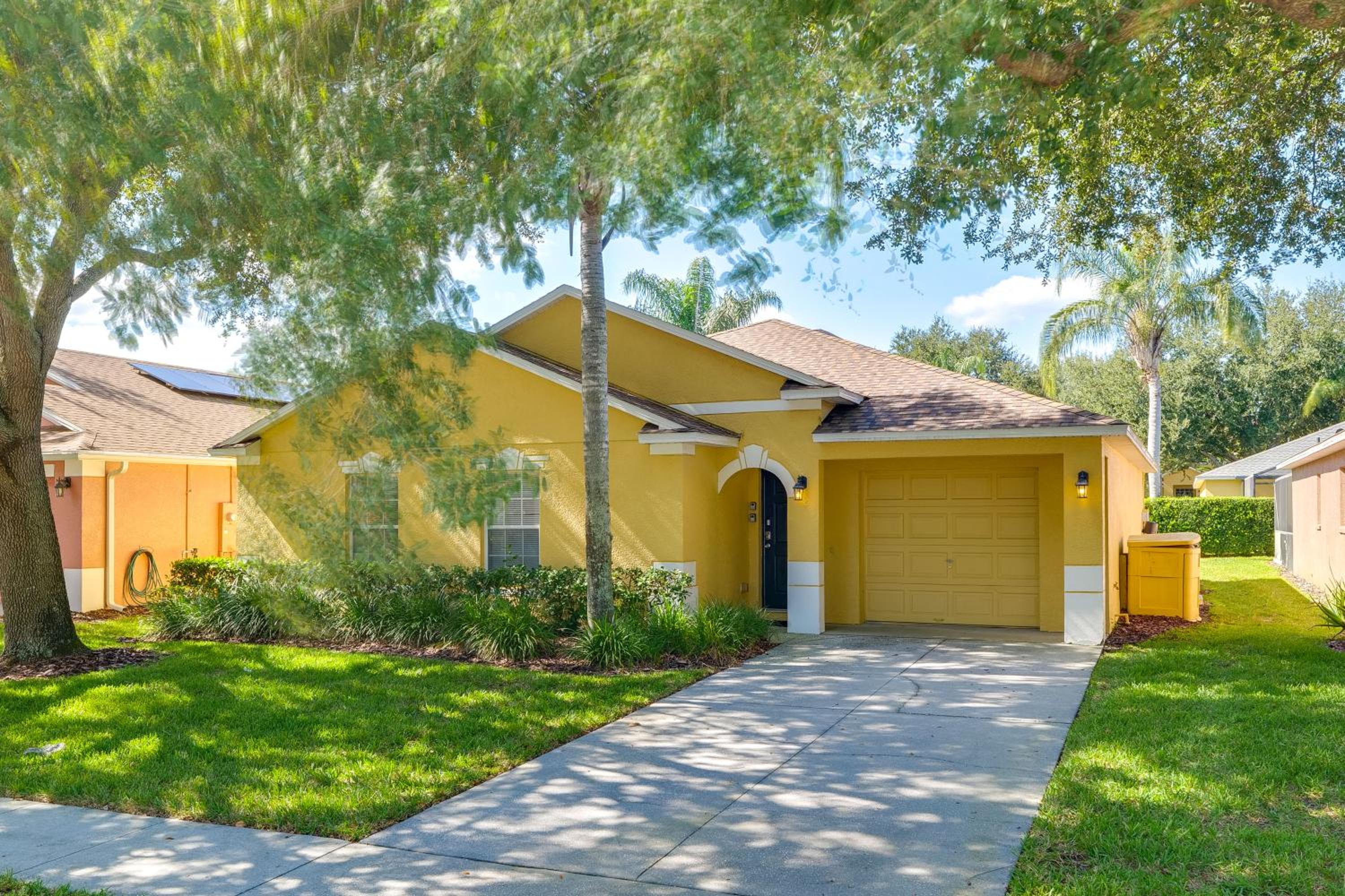Peaceful Clermont Gem with Pool, 9 Mi to Disney!