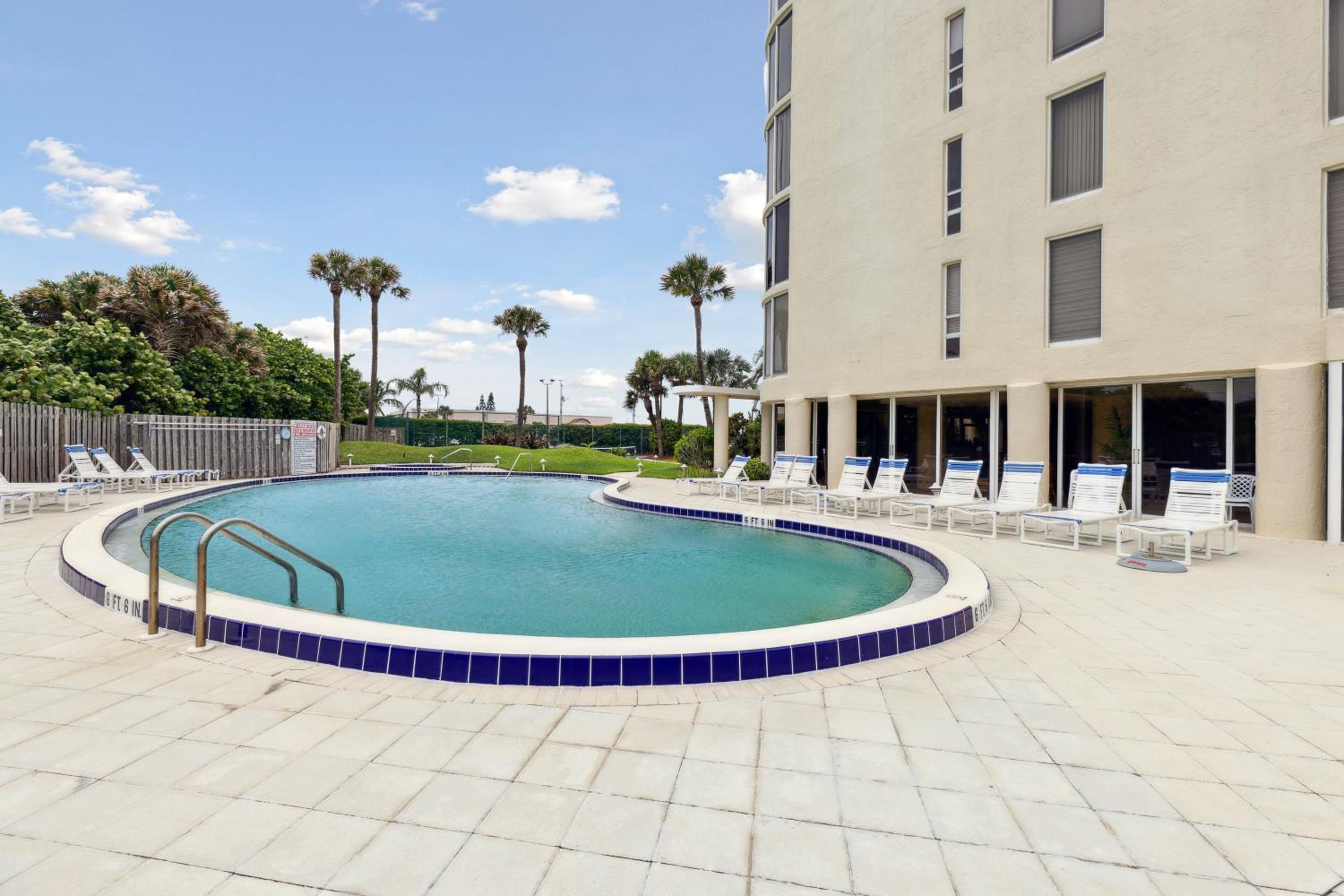 Ocean Walk 506