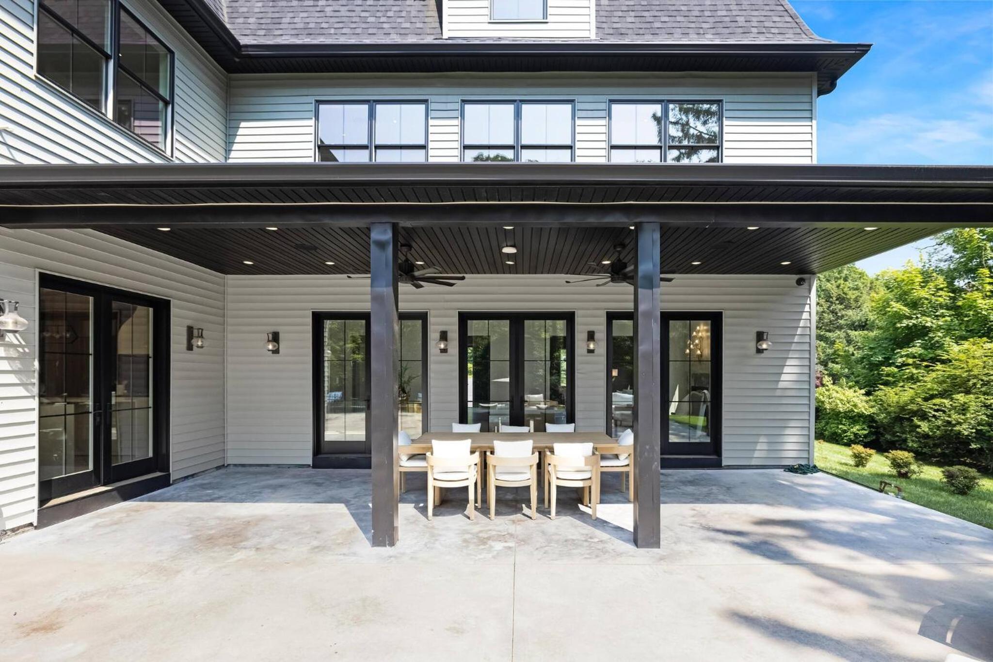 Spacious 6-bedroom house in fabulous Saddle River