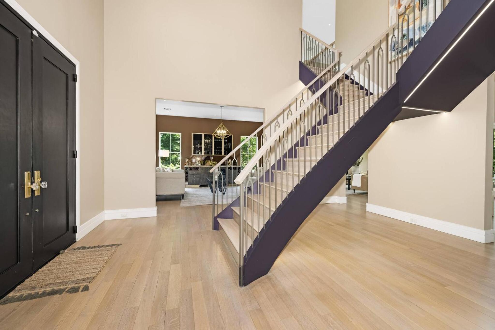 Spacious 6-bedroom house in fabulous Saddle River