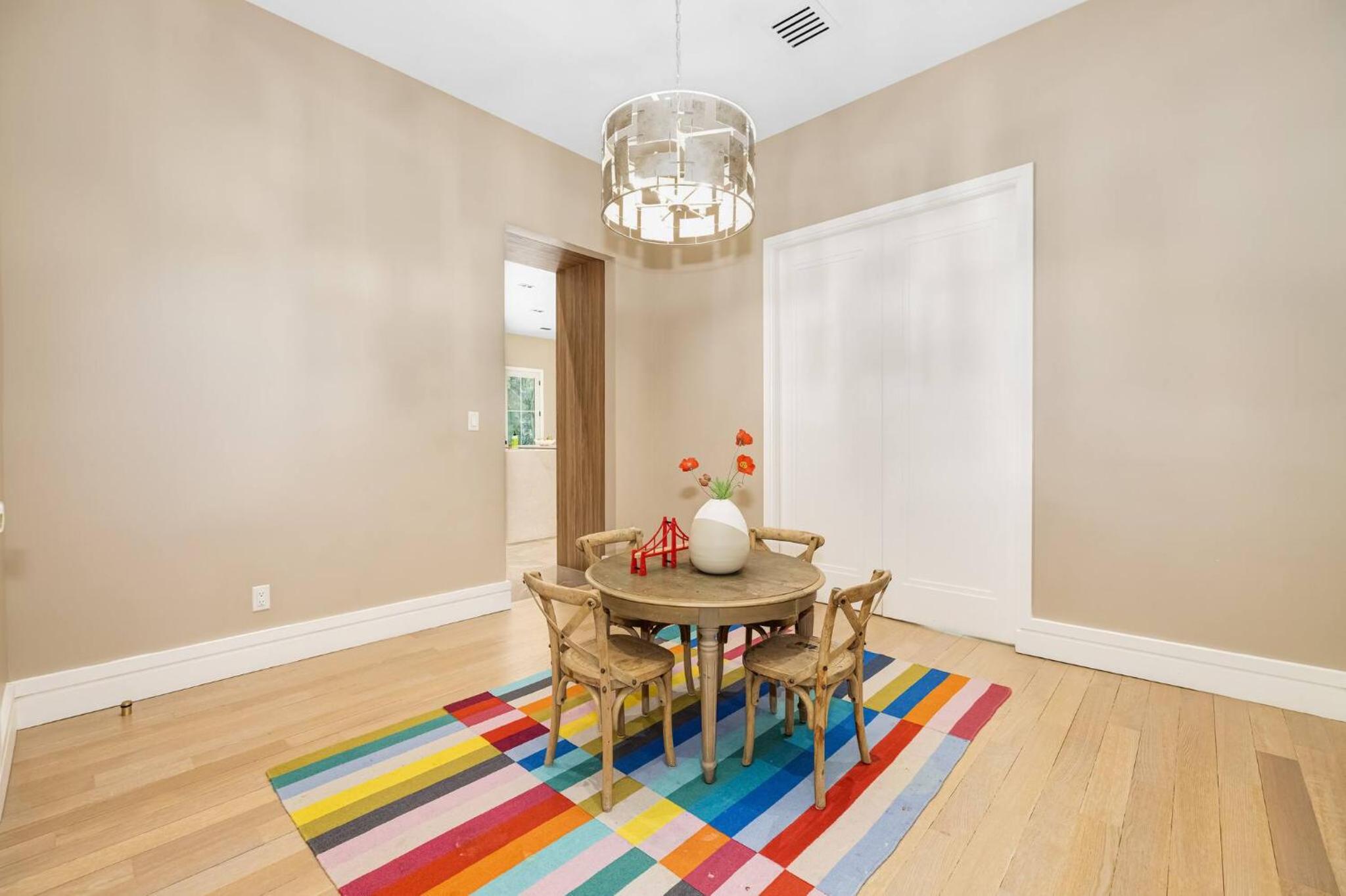 Spacious 6-bedroom house in fabulous Saddle River