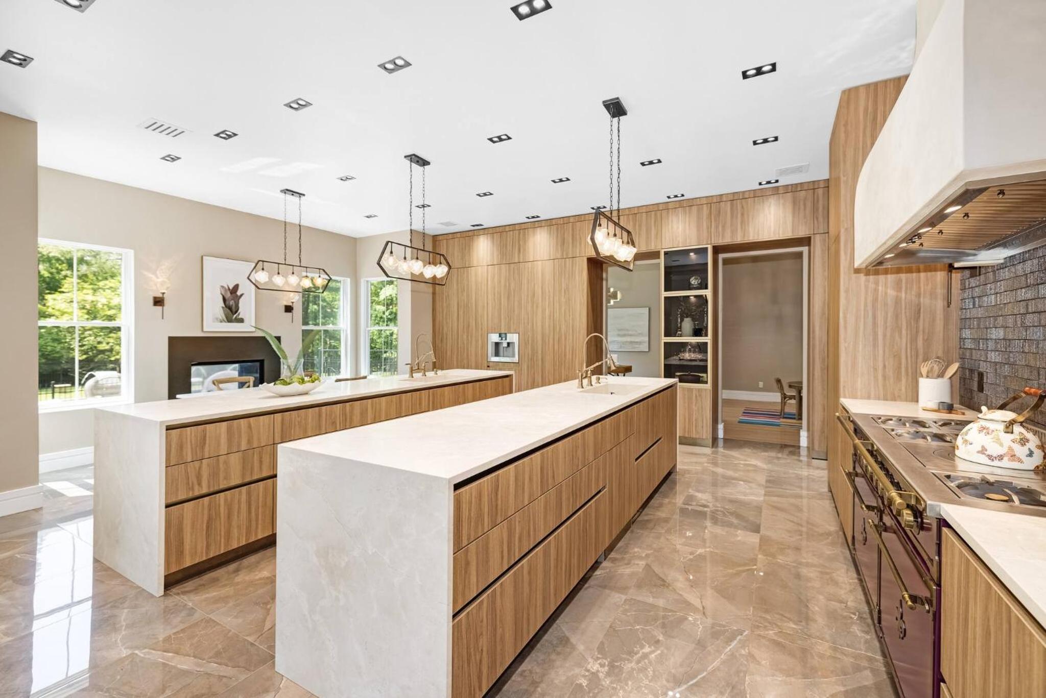 Spacious 6-bedroom house in fabulous Saddle River