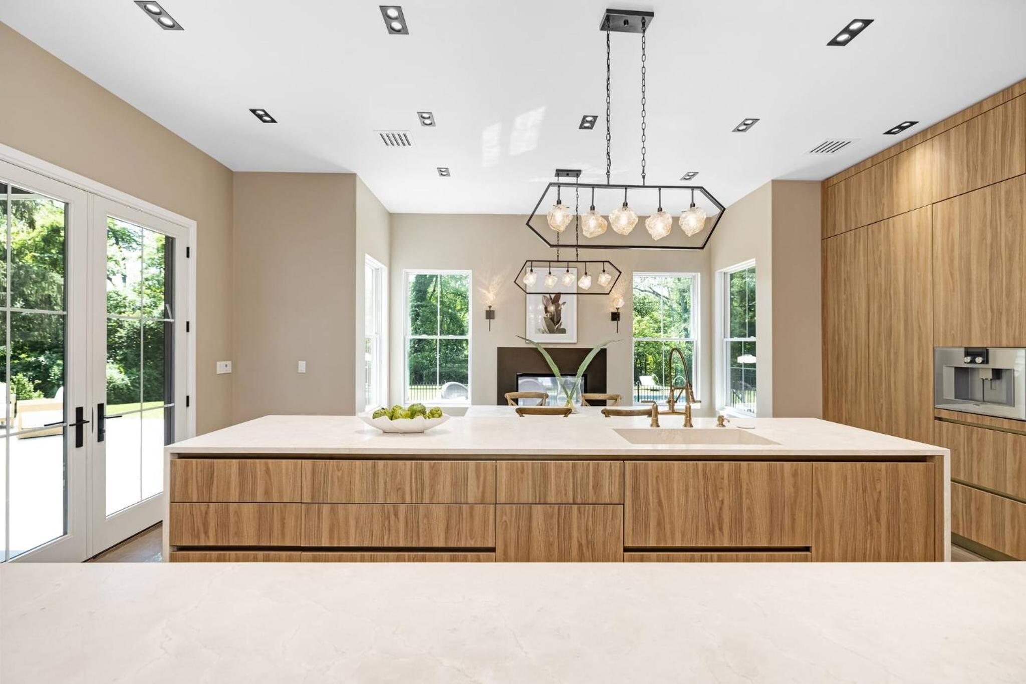 Spacious 6-bedroom house in fabulous Saddle River