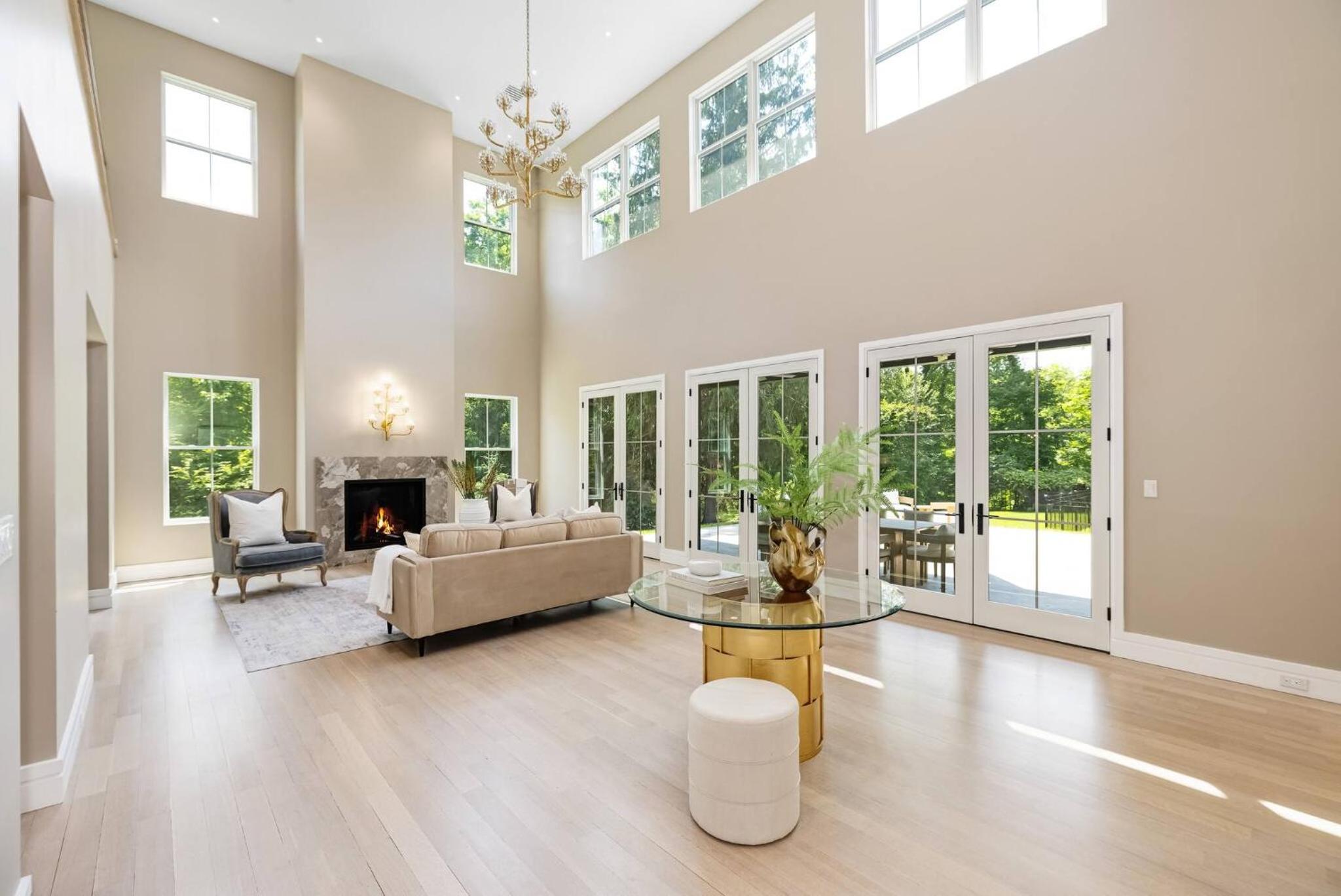 Spacious 6-bedroom house in fabulous Saddle River