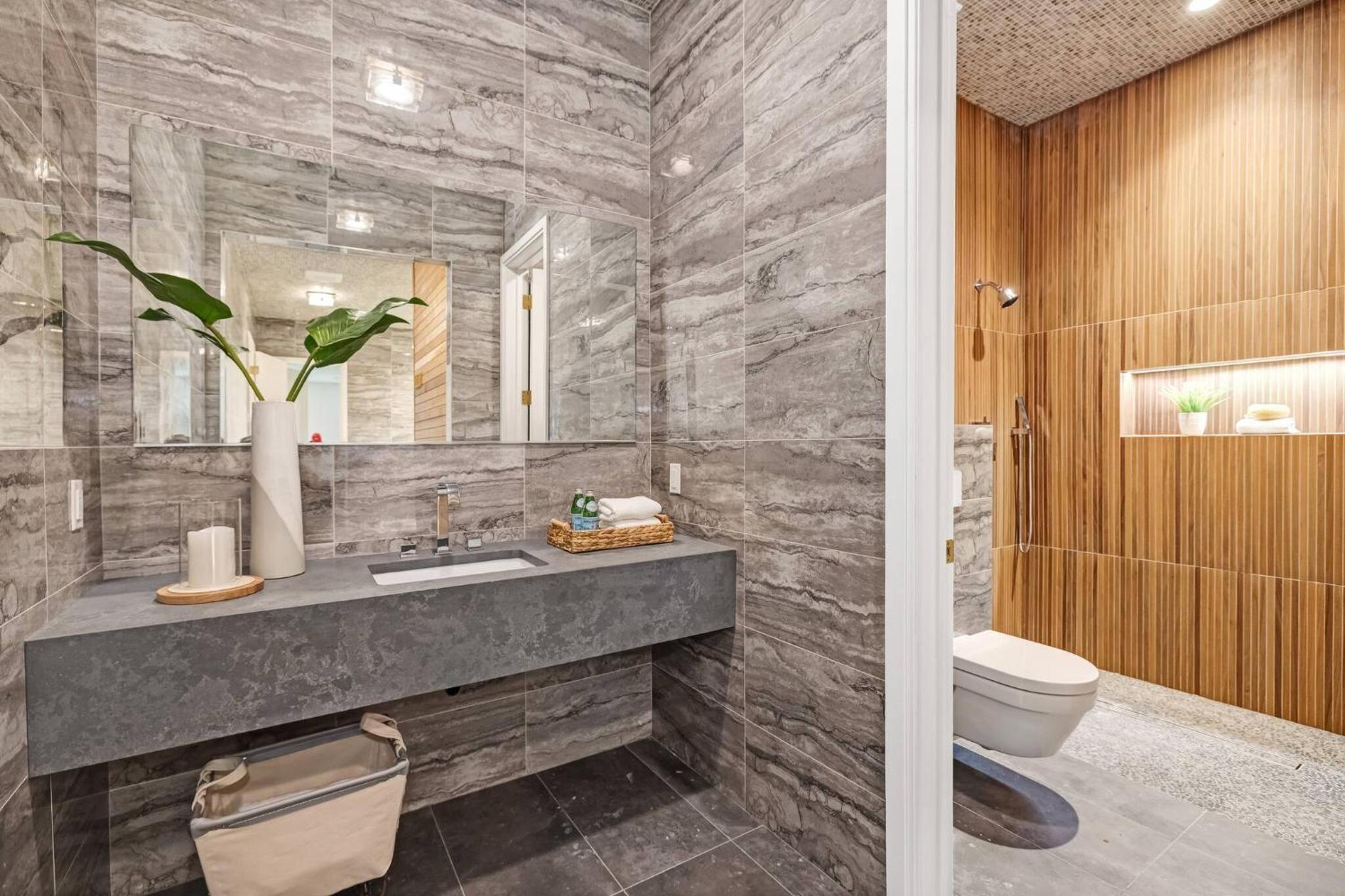 Spacious 6-bedroom house in fabulous Saddle River