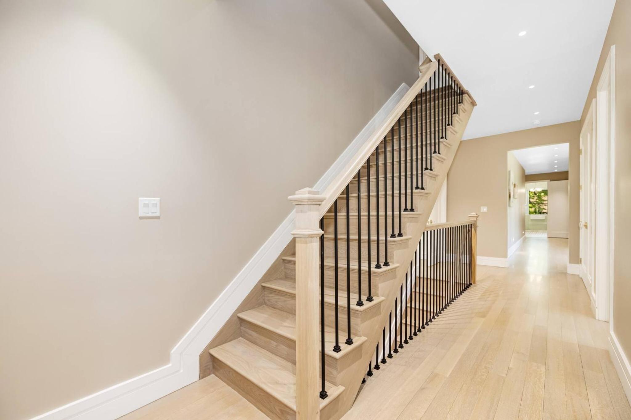 Spacious 6-bedroom house in fabulous Saddle River