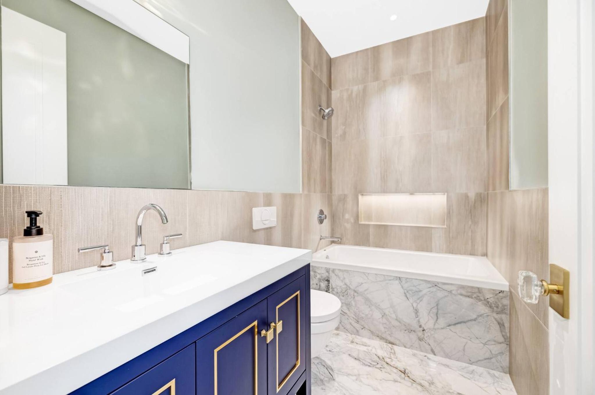 Spacious 6-bedroom house in fabulous Saddle River