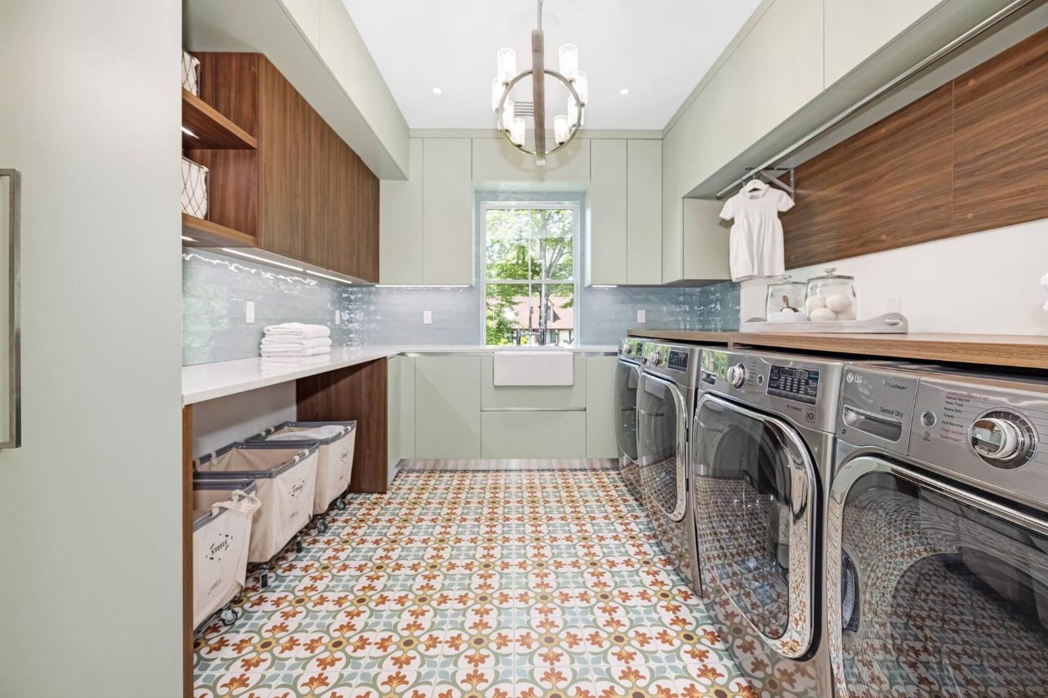 Spacious 6-bedroom house in fabulous Saddle River
