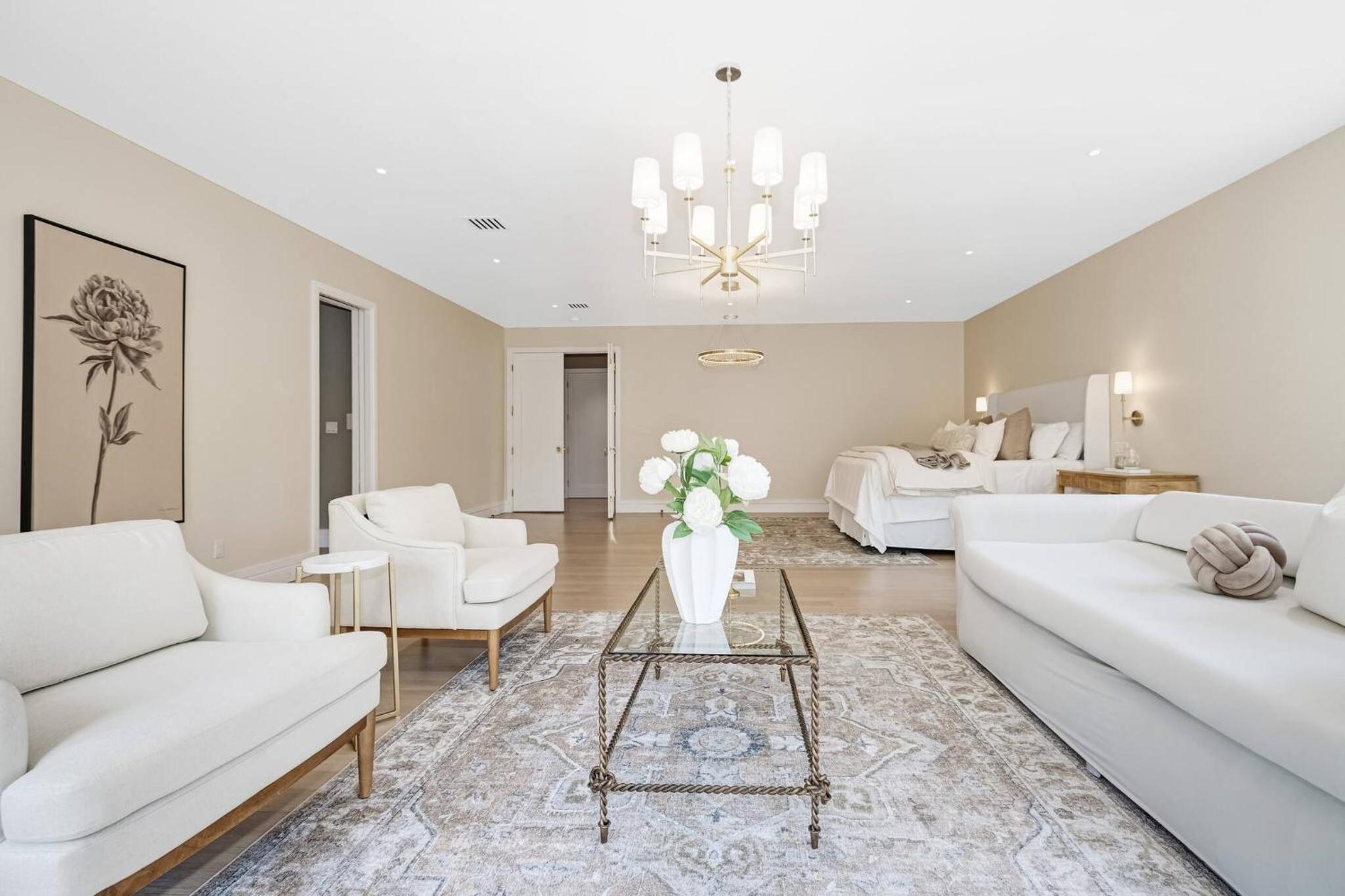 Spacious 6-bedroom house in fabulous Saddle River