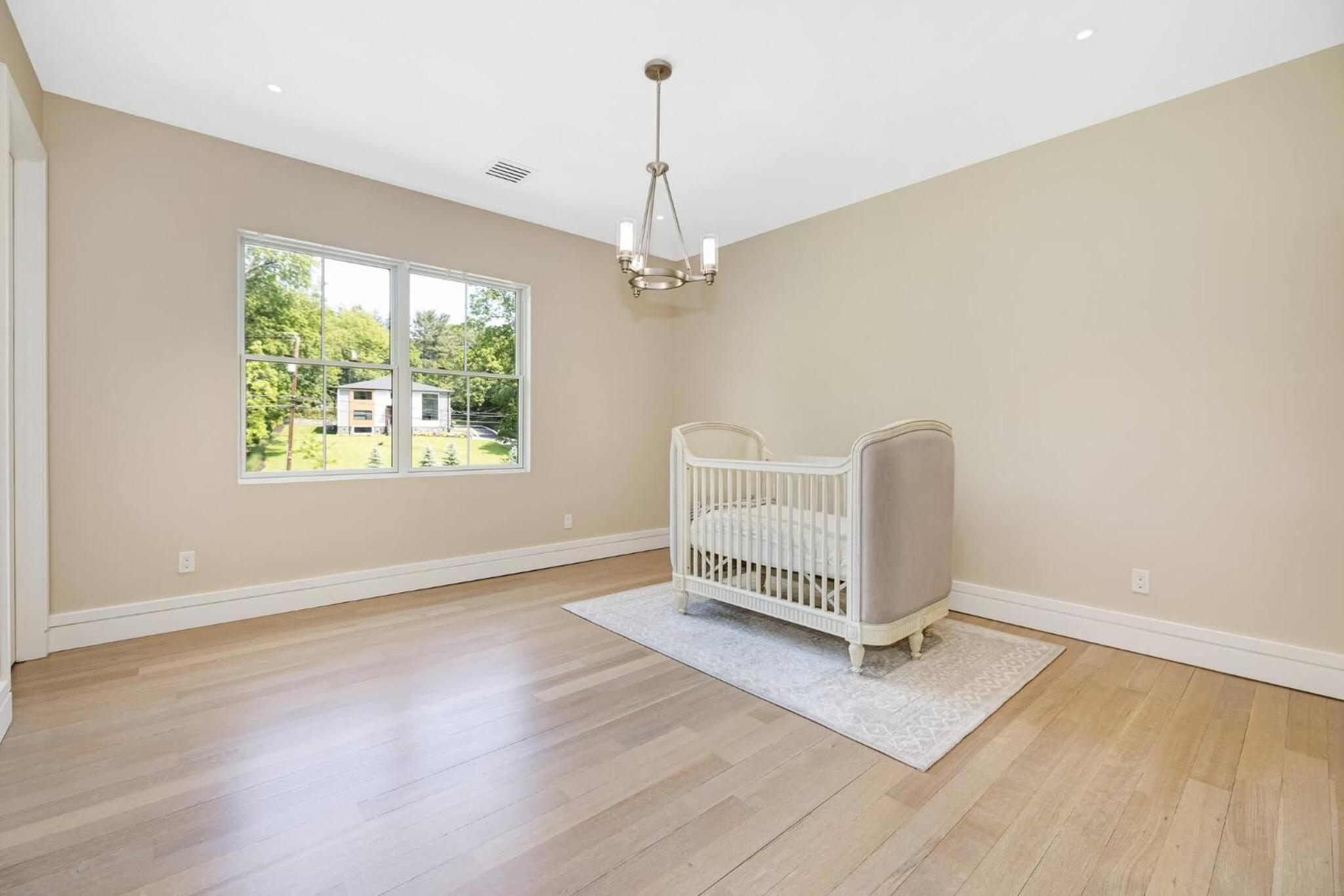 Spacious 6-bedroom house in fabulous Saddle River