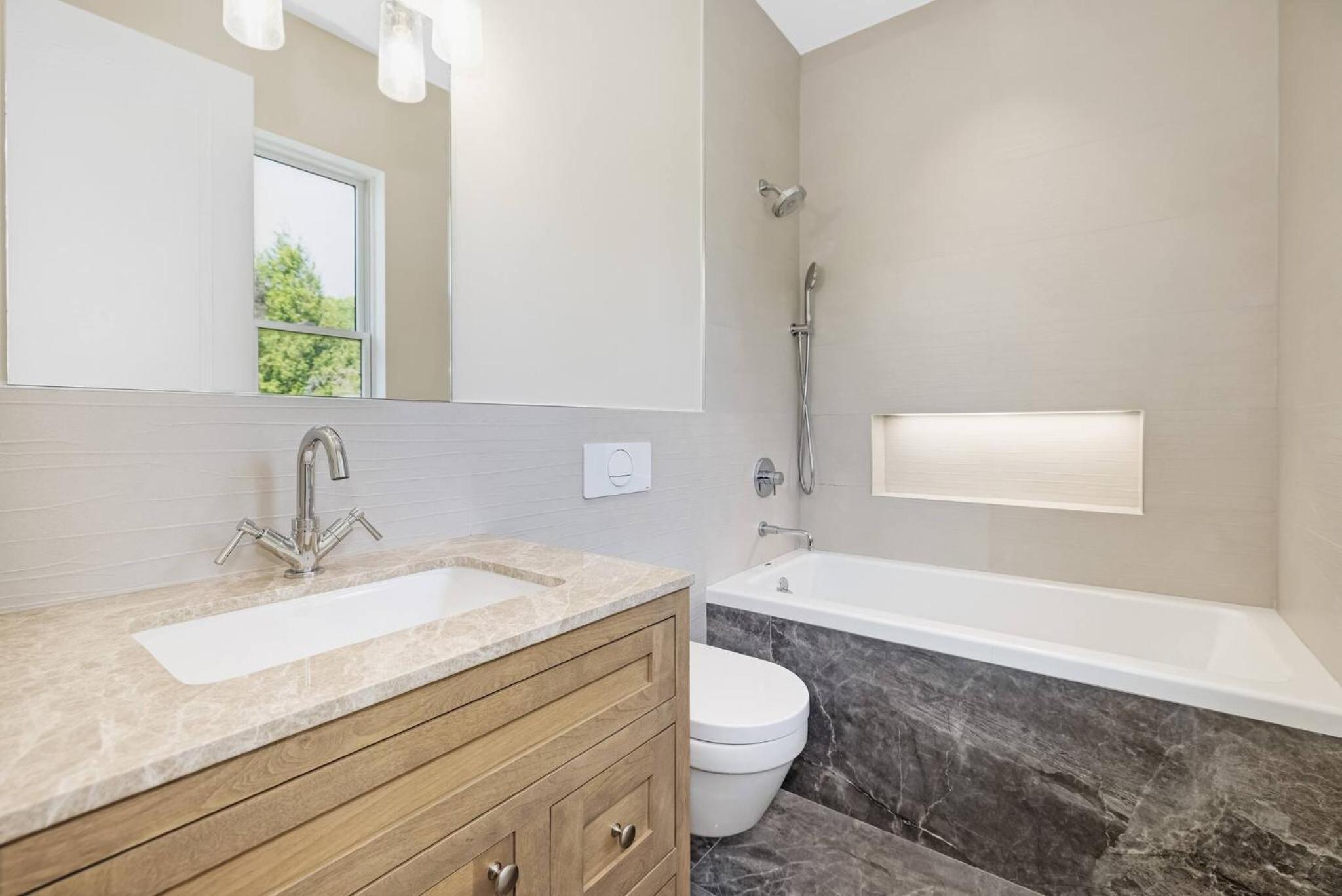 Spacious 6-bedroom house in fabulous Saddle River