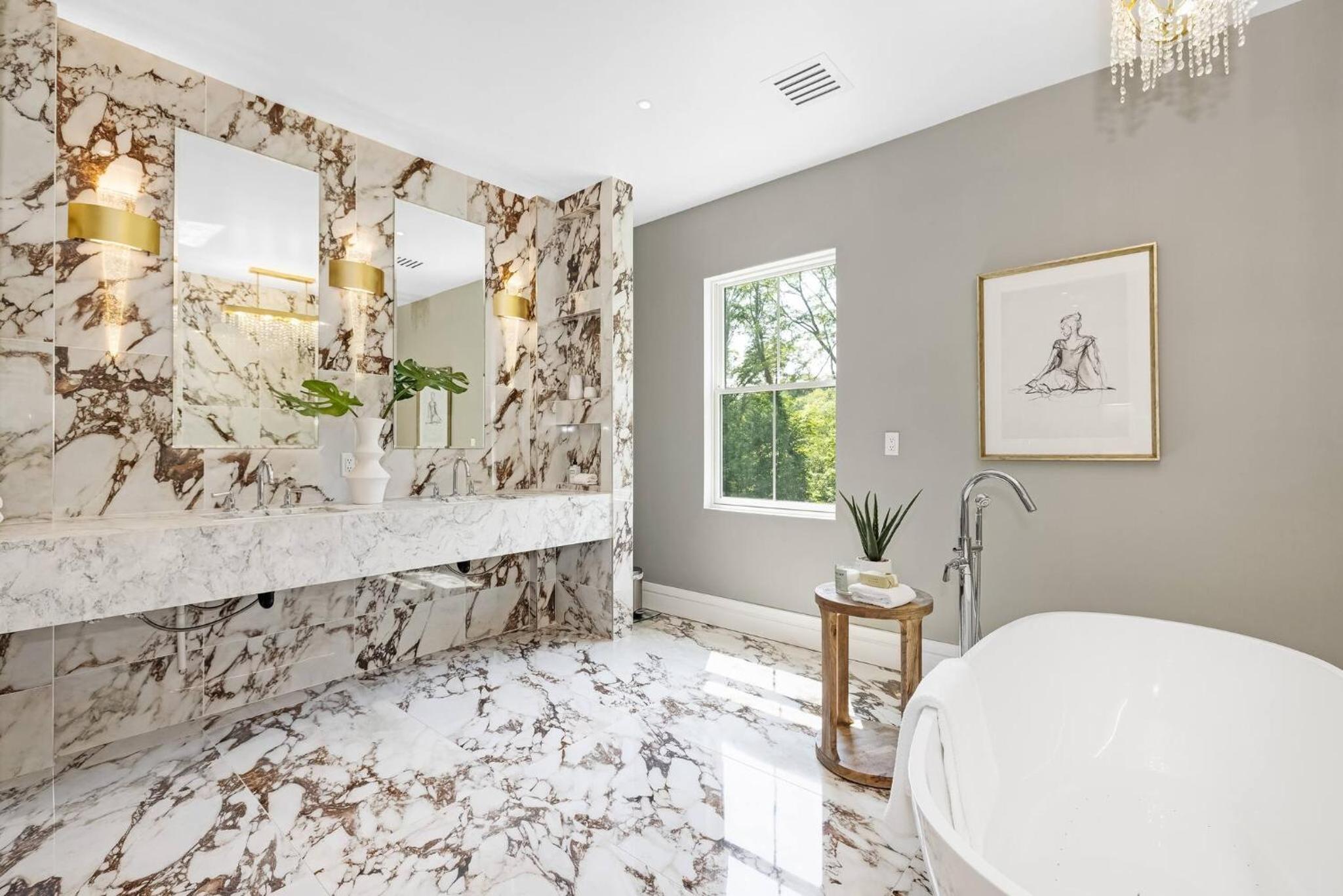 Spacious 6-bedroom house in fabulous Saddle River