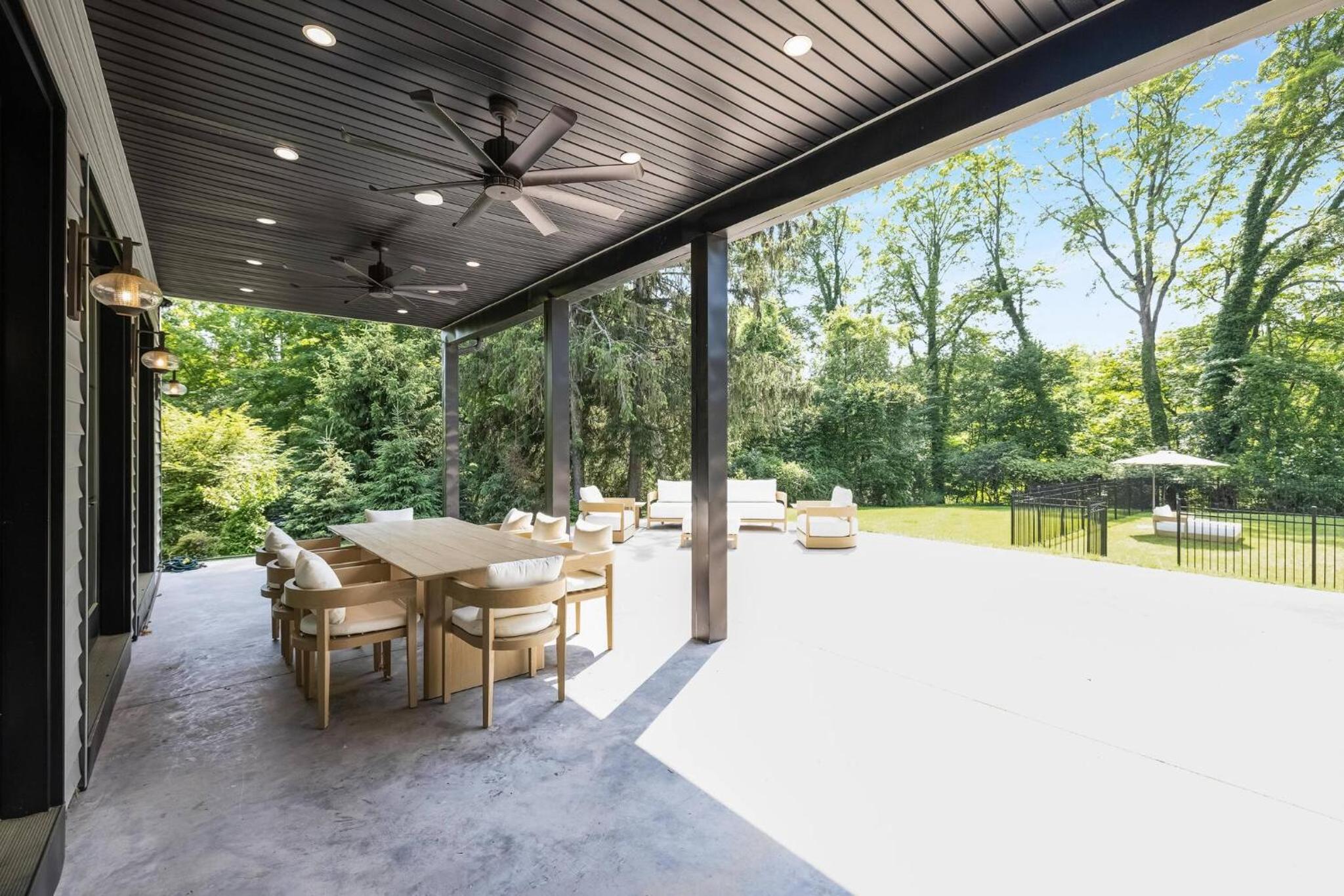 Spacious 6-bedroom house in fabulous Saddle River