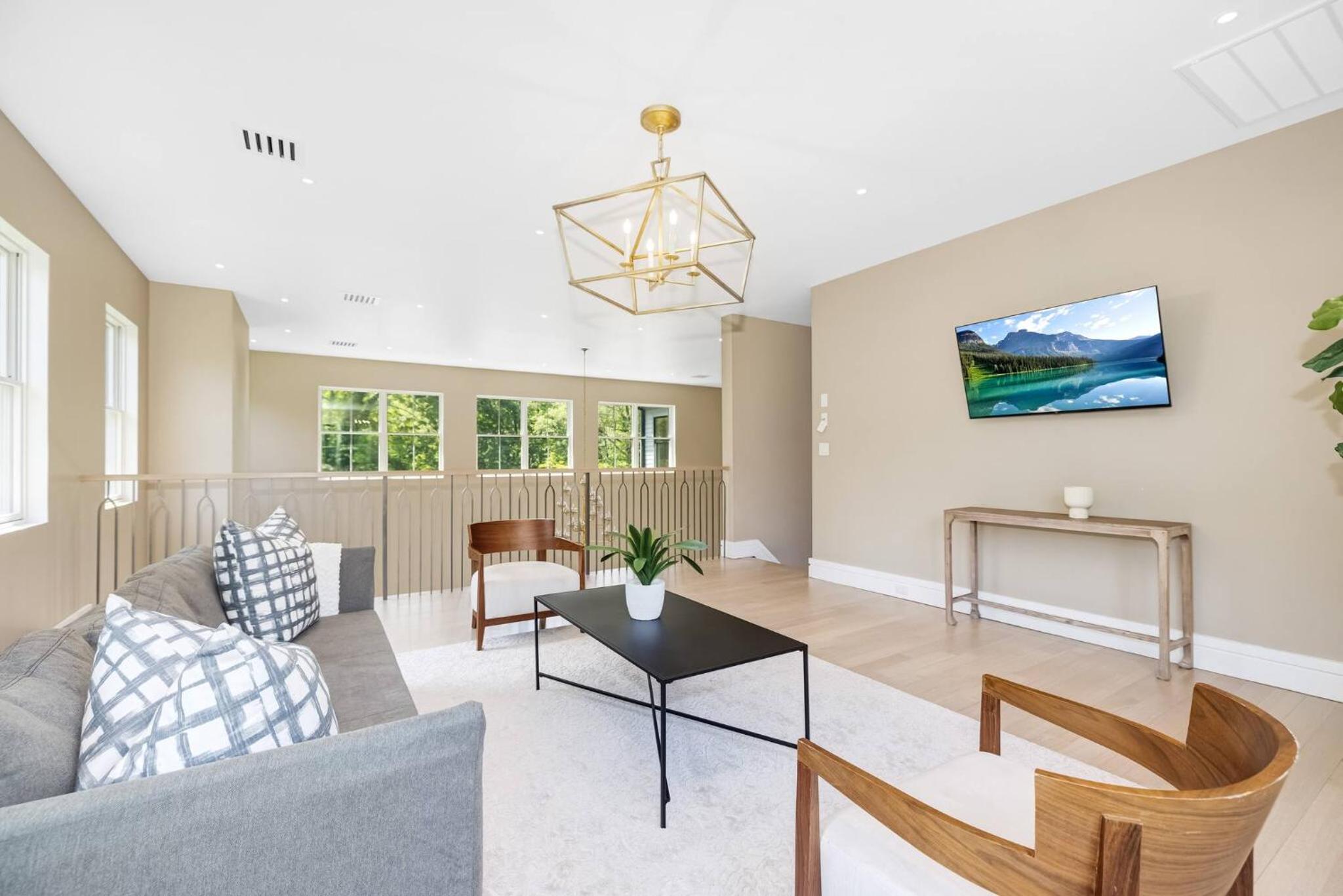 Spacious 6-bedroom house in fabulous Saddle River