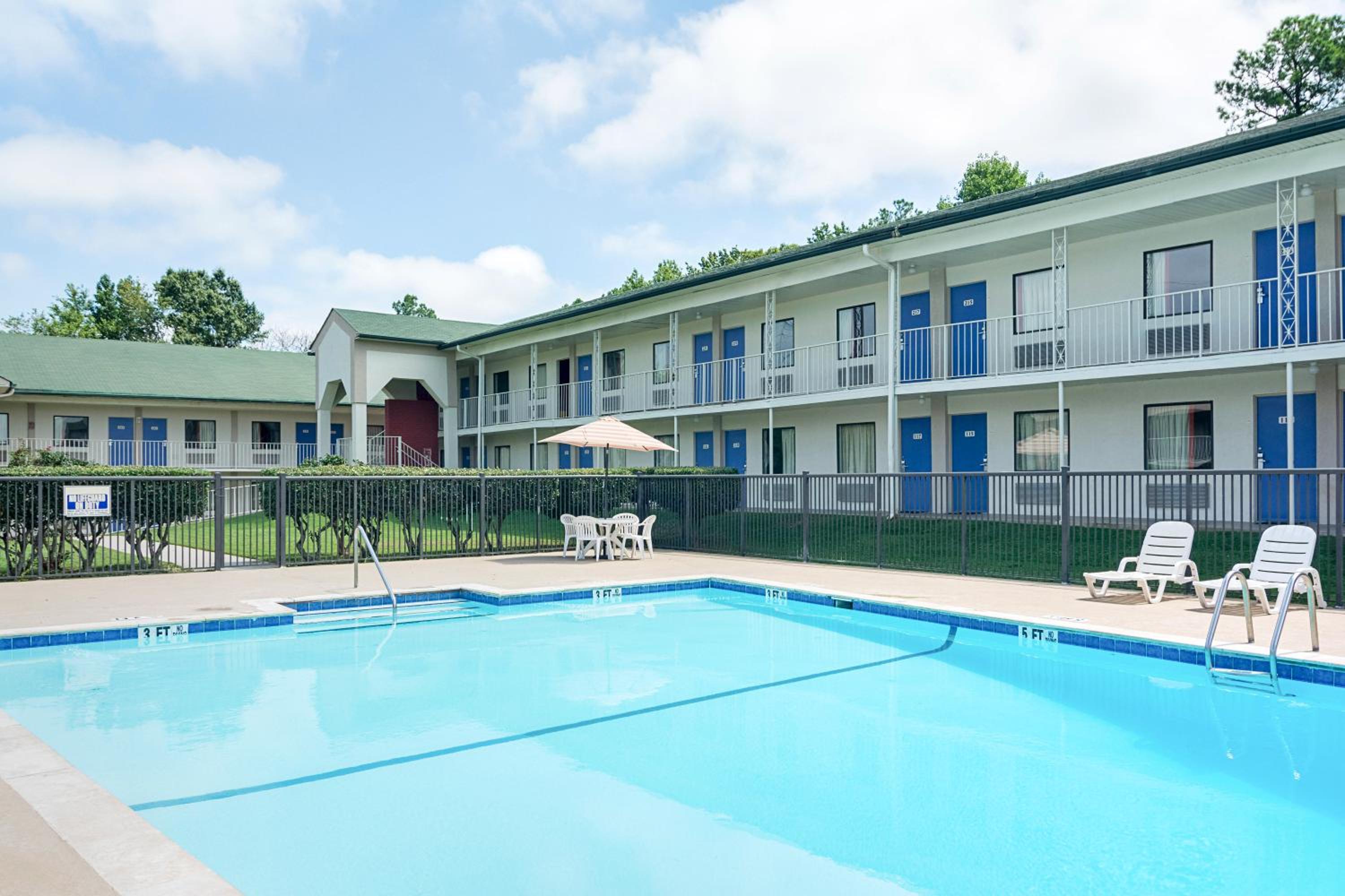 Motel 6-Gainesville, GA