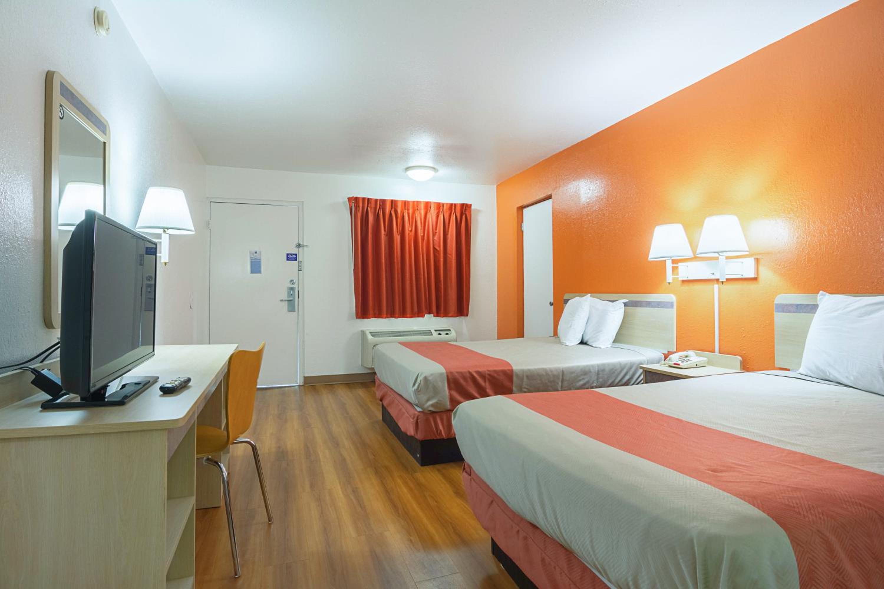 Motel 6-Gainesville, GA