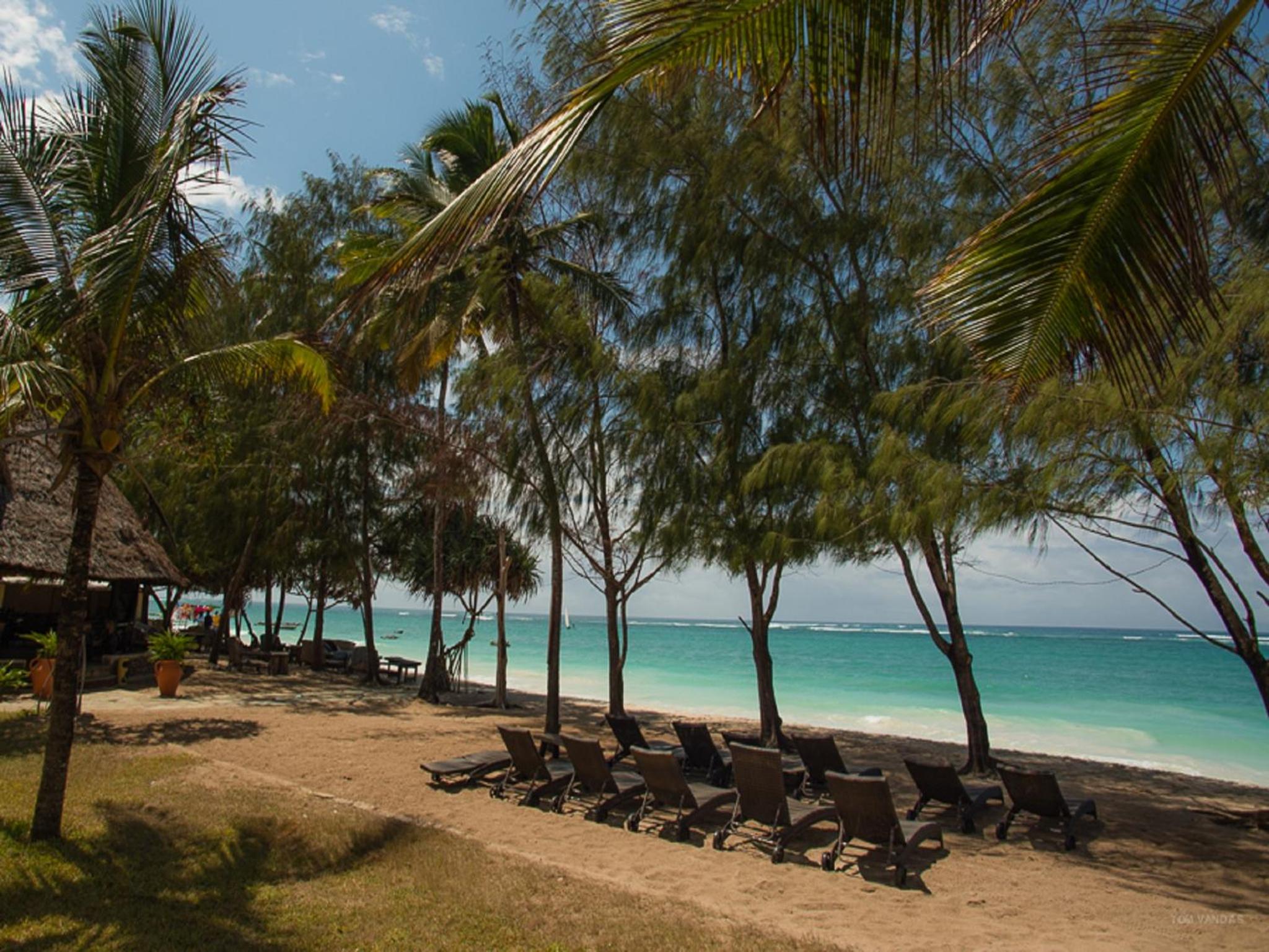 Bahari Dhow Beach Villas