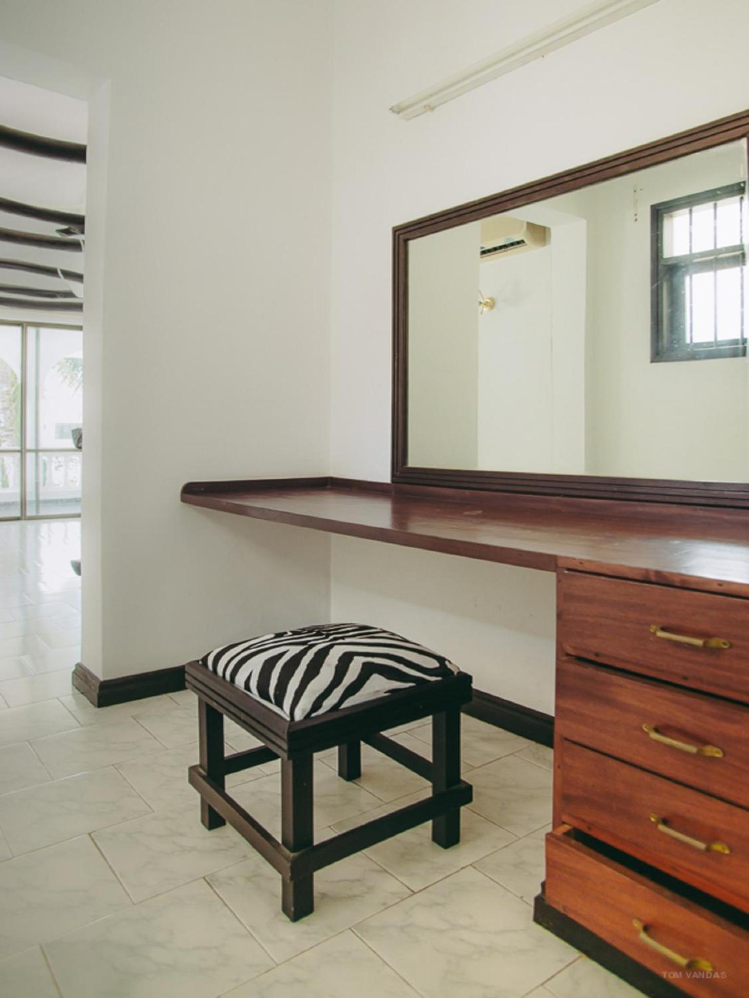 Bahari Dhow Beach Villas