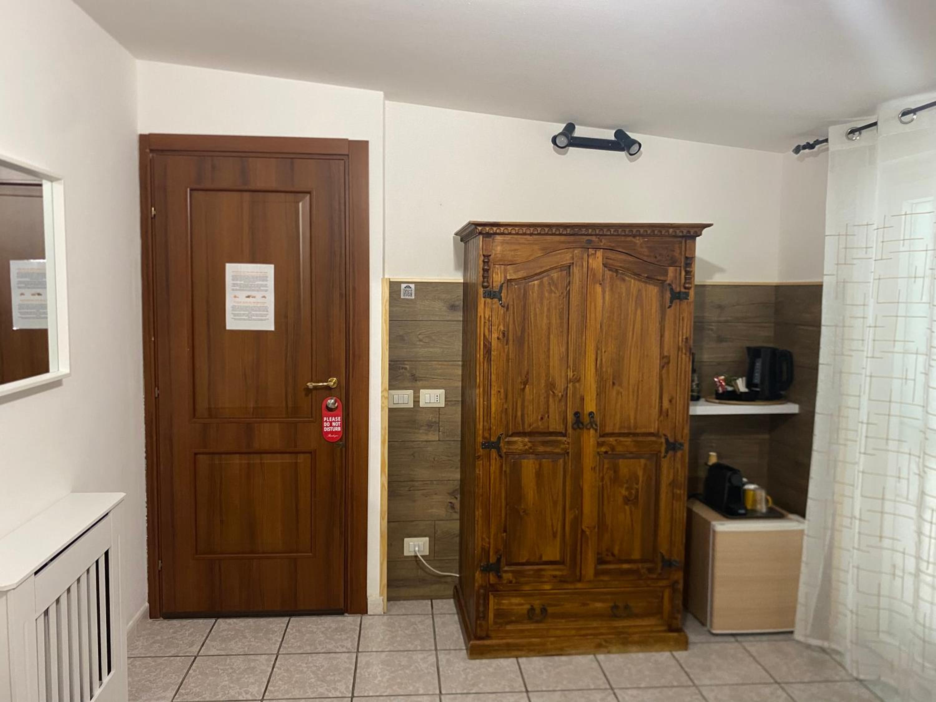 Miu' B&B , Ciampino , Villa con Piscina e Parcheggio Privato