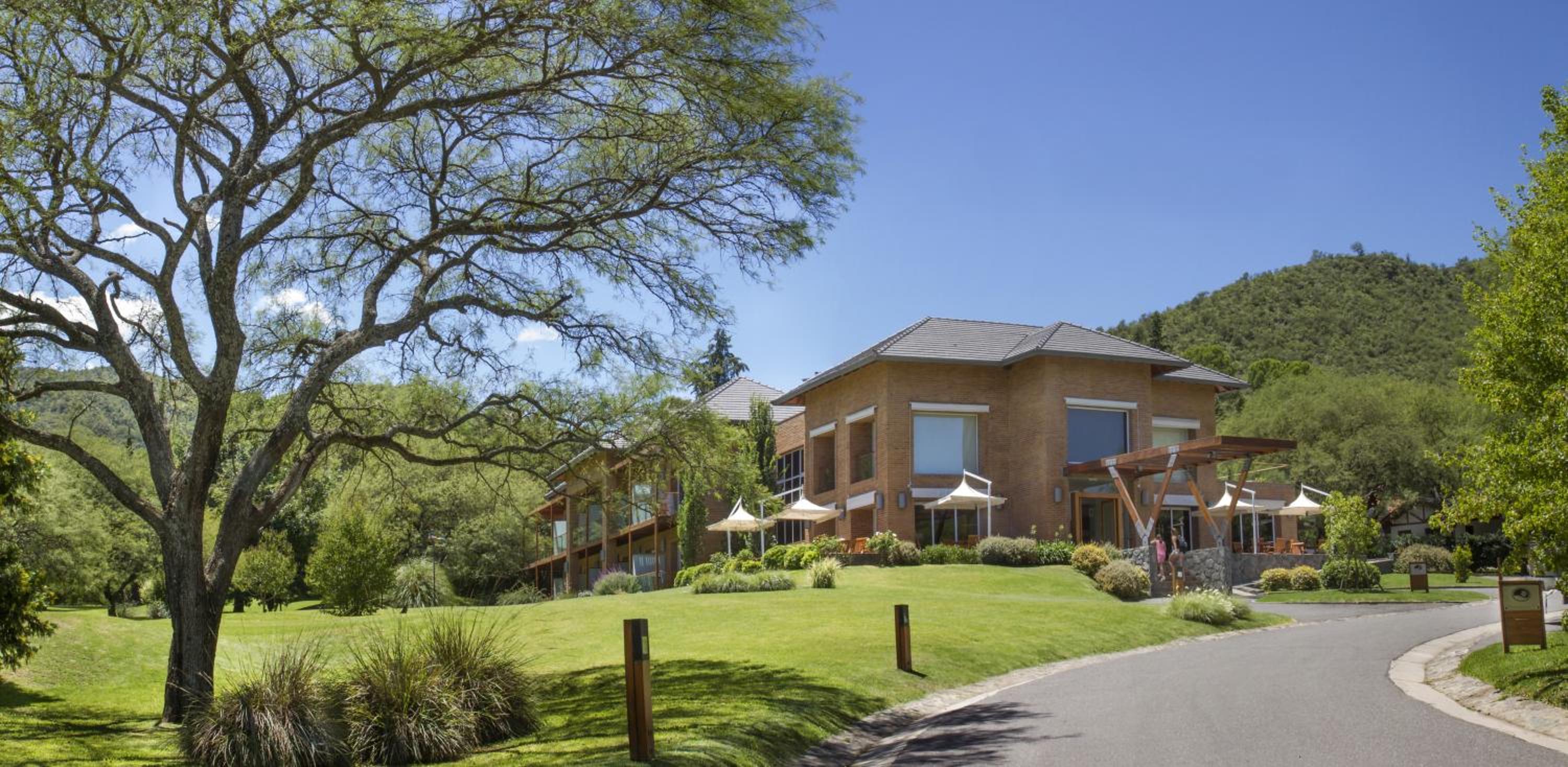 Hotel Altos de Belgrano Hotel Cabañas Golf y Spa - Image 1