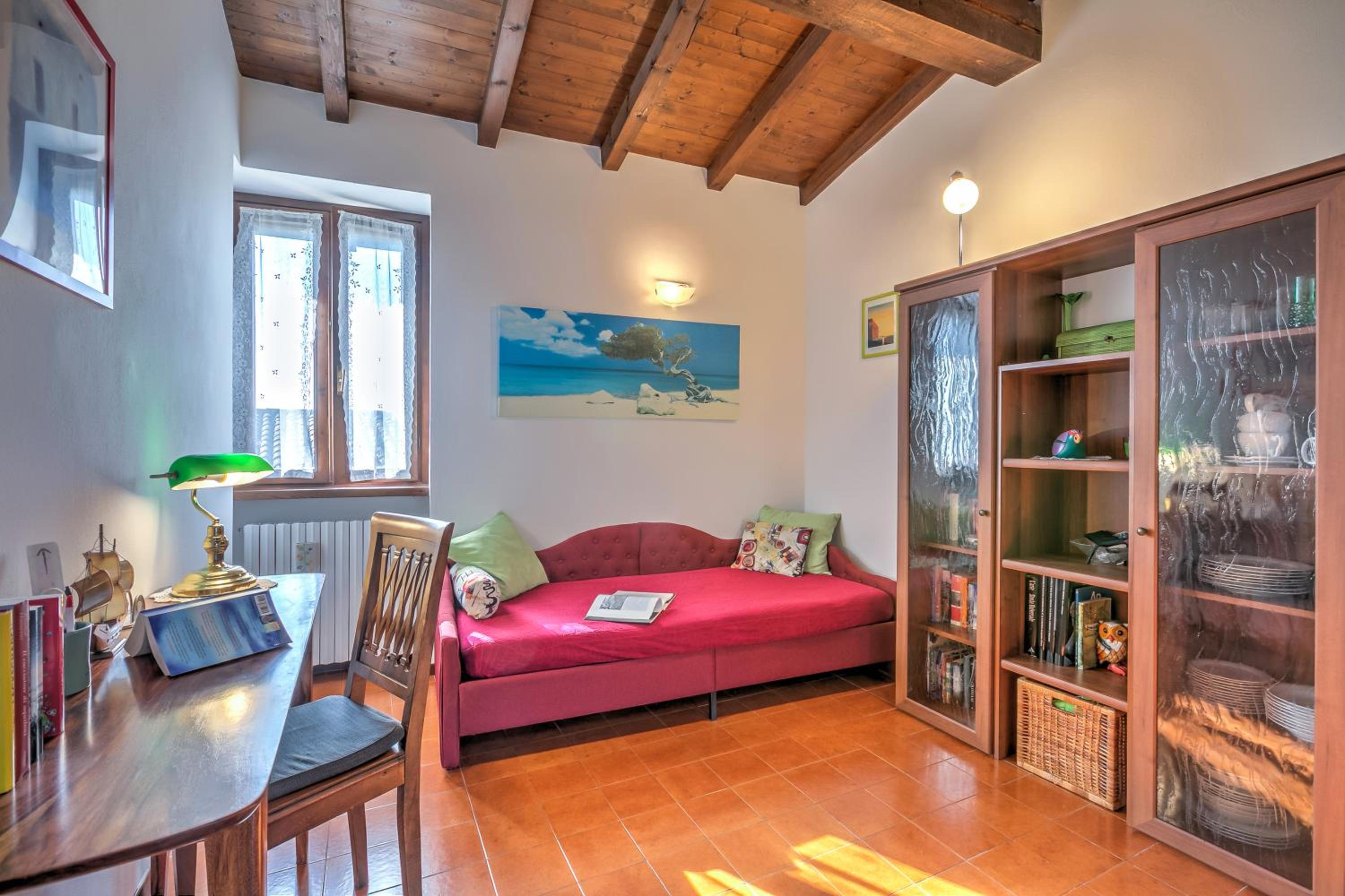 Le Fontane With View Lake - Happy Rentals