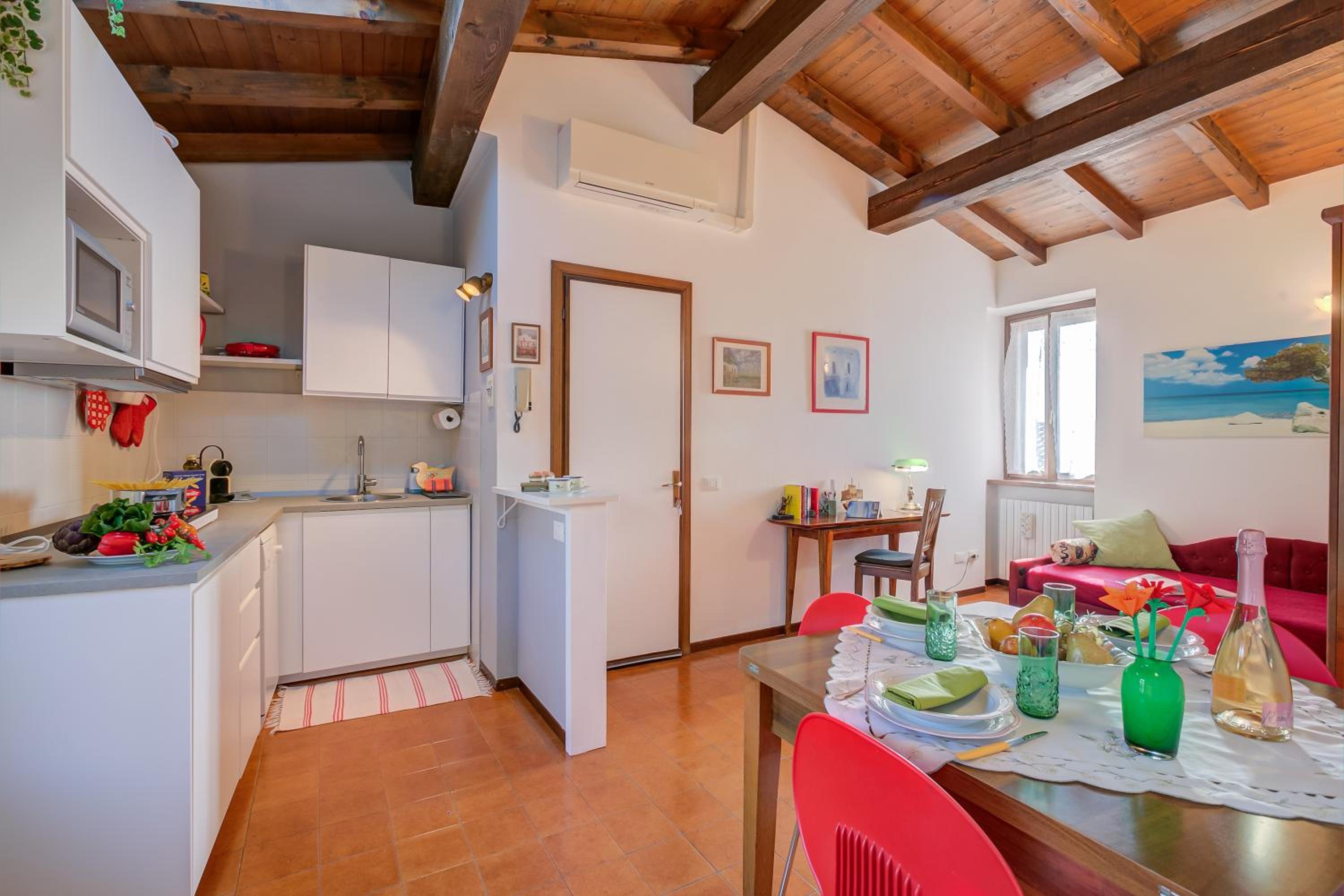 Le Fontane With View Lake - Happy Rentals