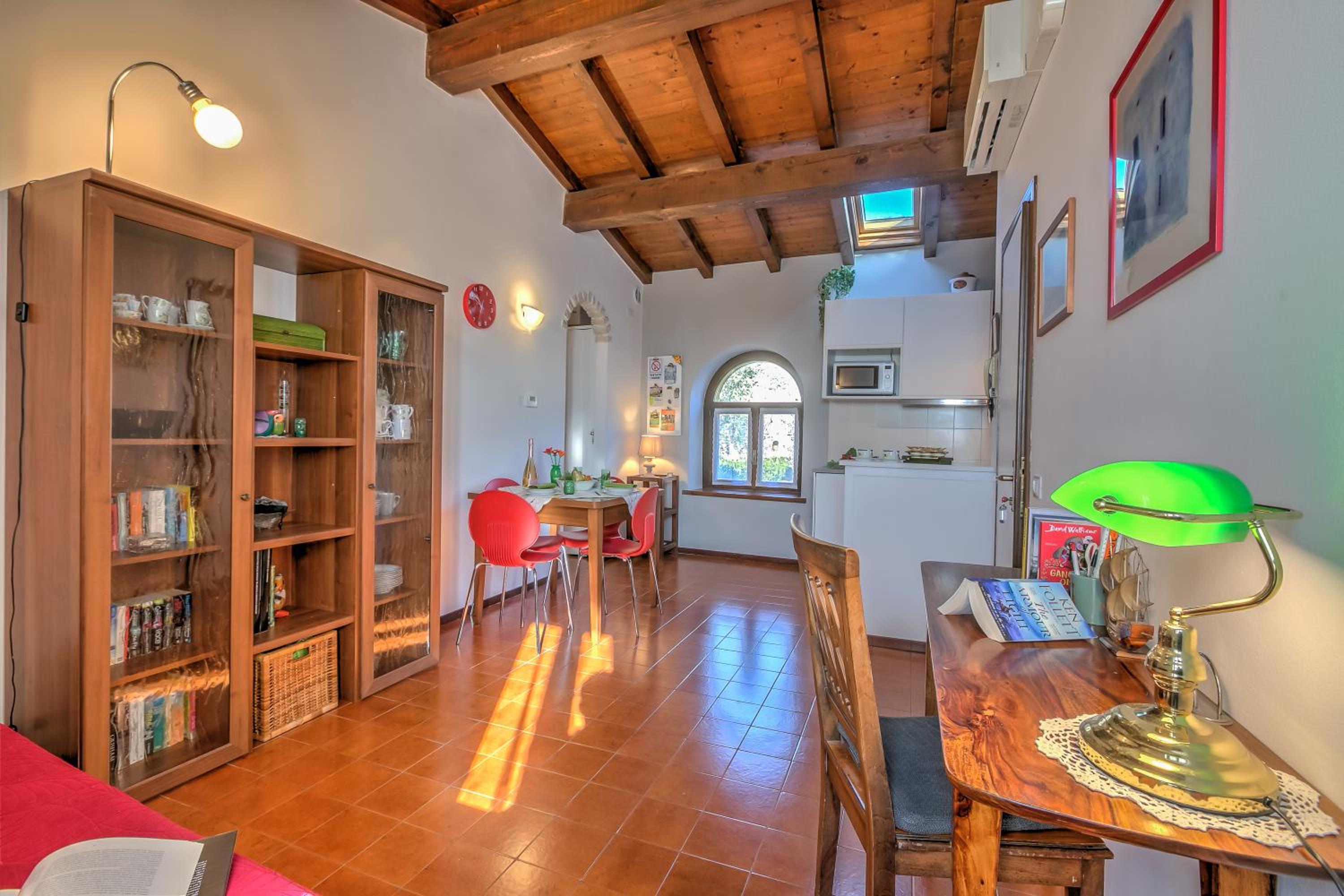 Le Fontane With View Lake - Happy Rentals