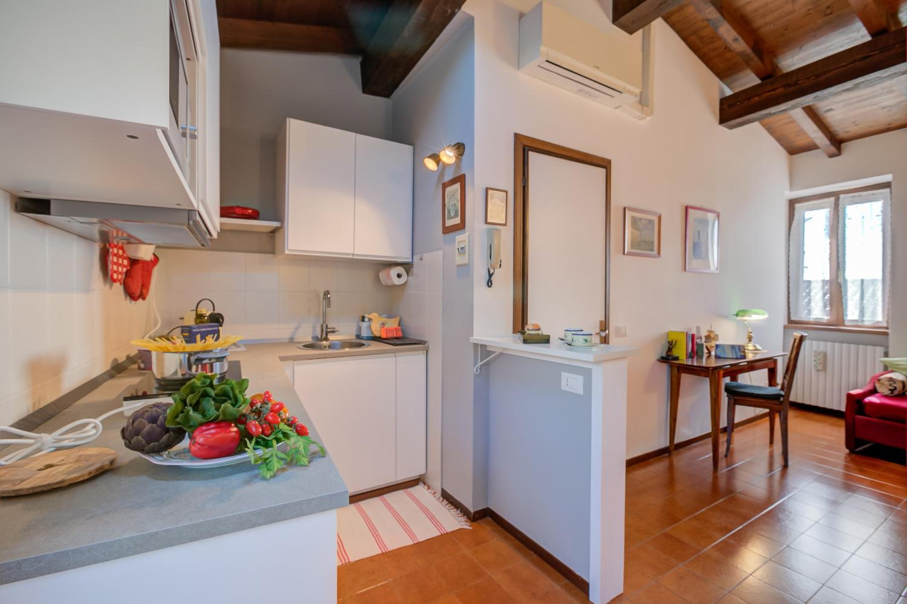 Le Fontane With View Lake - Happy Rentals