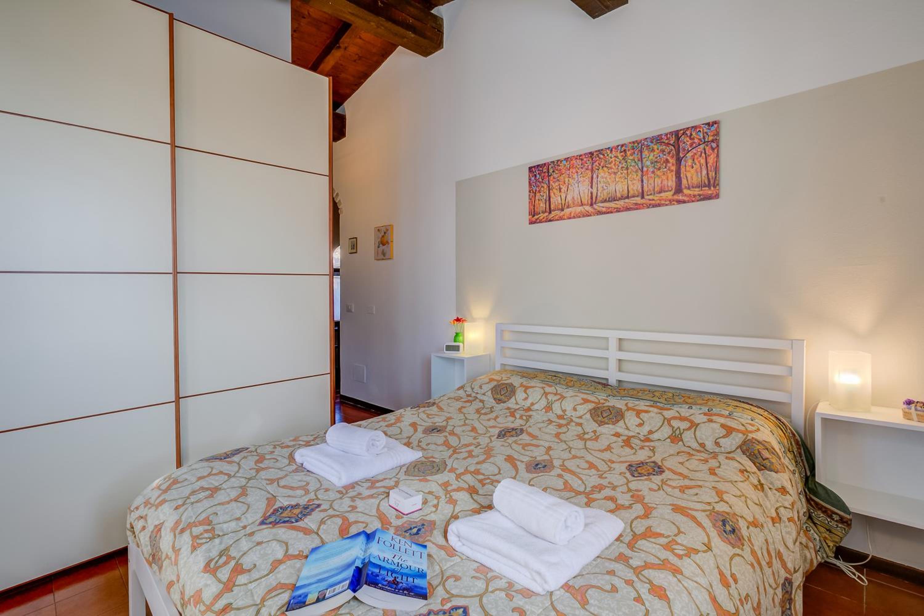 Le Fontane With View Lake - Happy Rentals