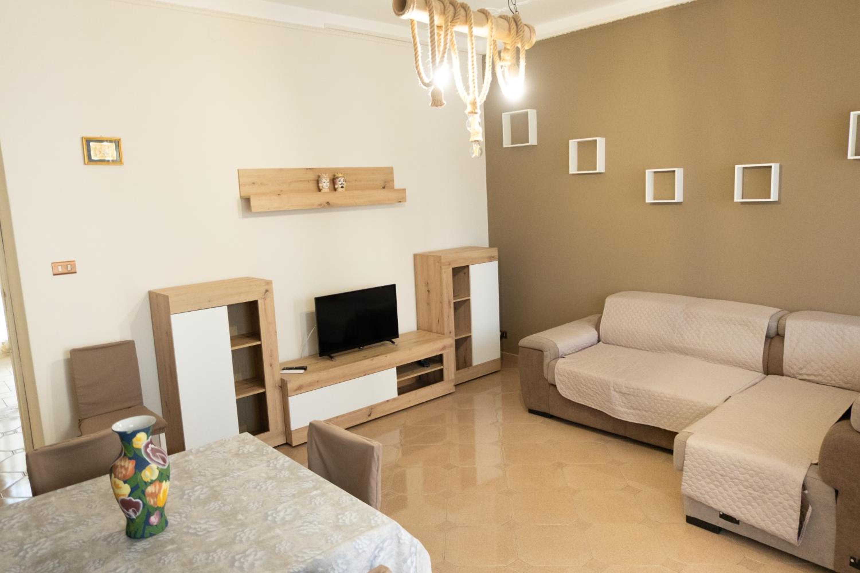 Ampio e Luminoso Appartamento con 3 Camere - Re D'Aragona Vacanze, Termini Imerese