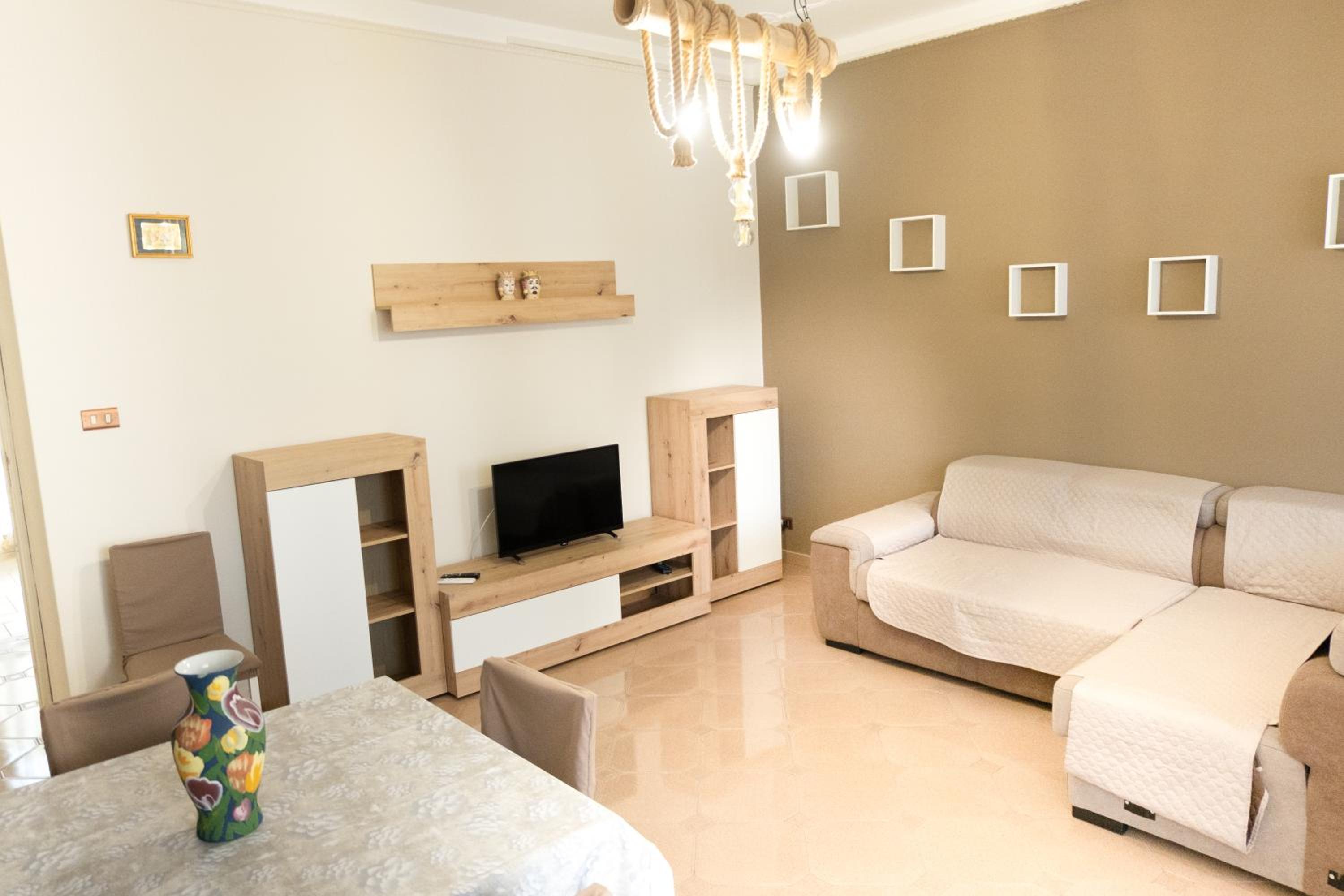 Ampio e Luminoso Appartamento con 3 Camere - Re D'Aragona Vacanze, Termini Imerese