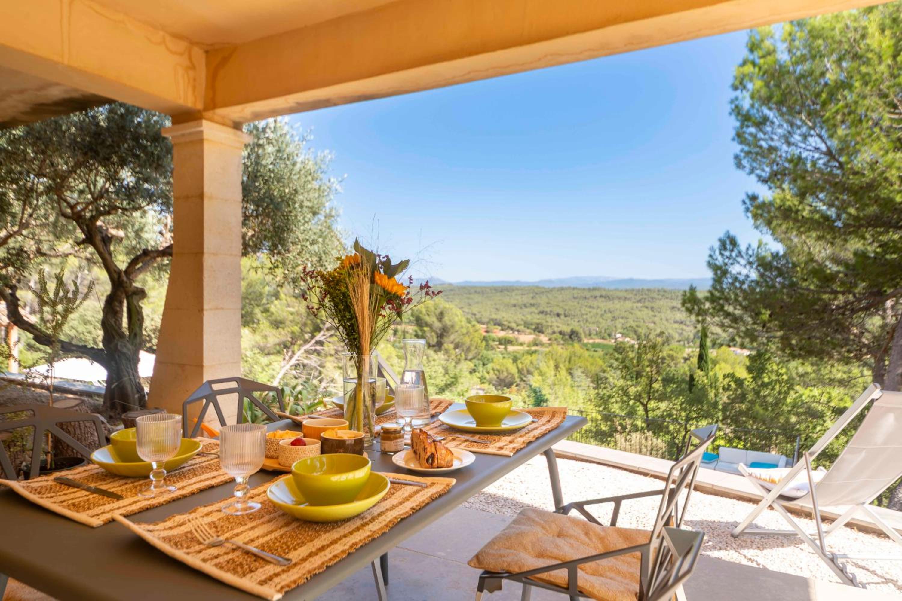 Independent Panoramic Studio with Pool - Le Tholonet