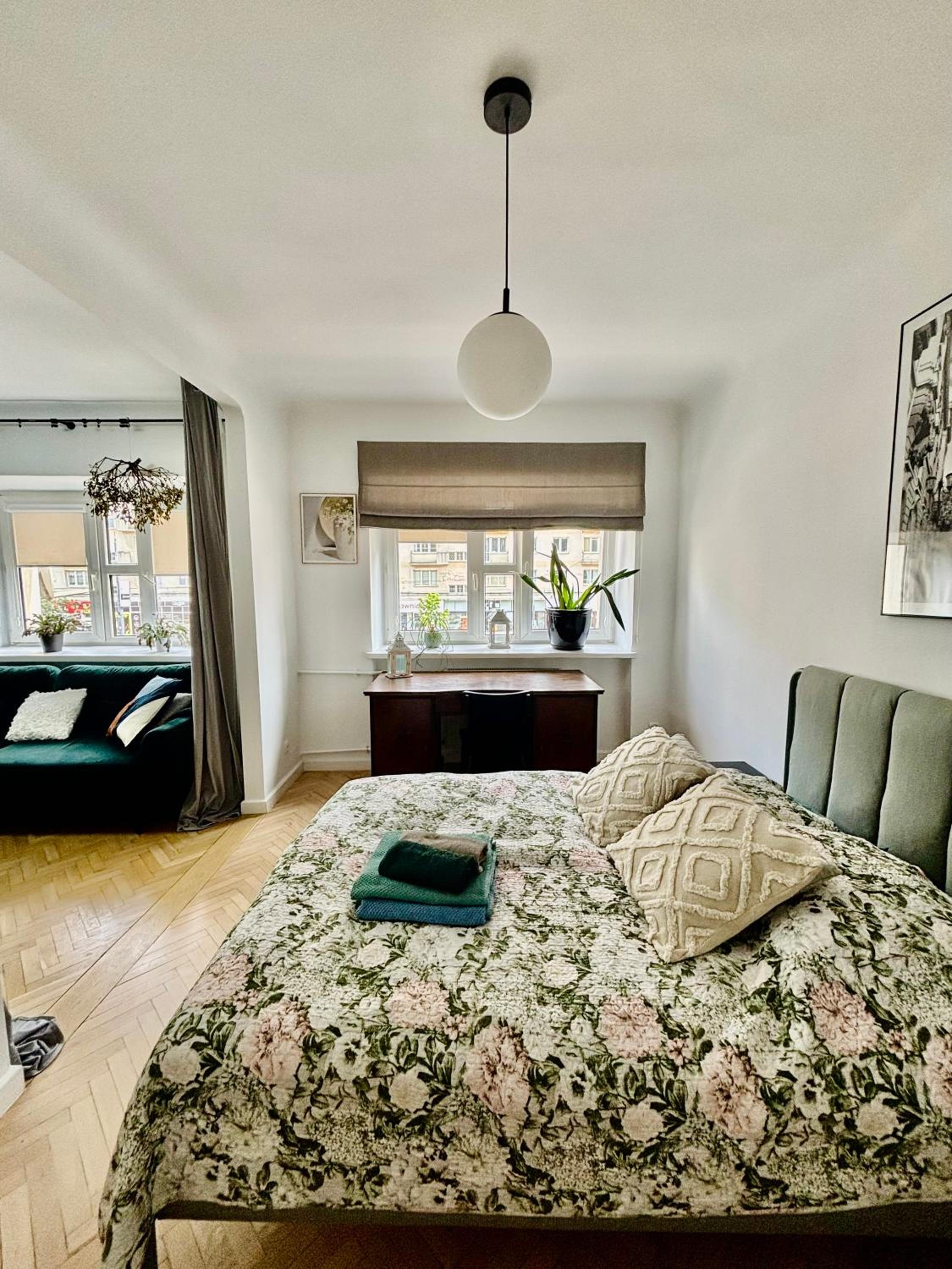 Trendy Getaway Old Town Metro by PolandBnB