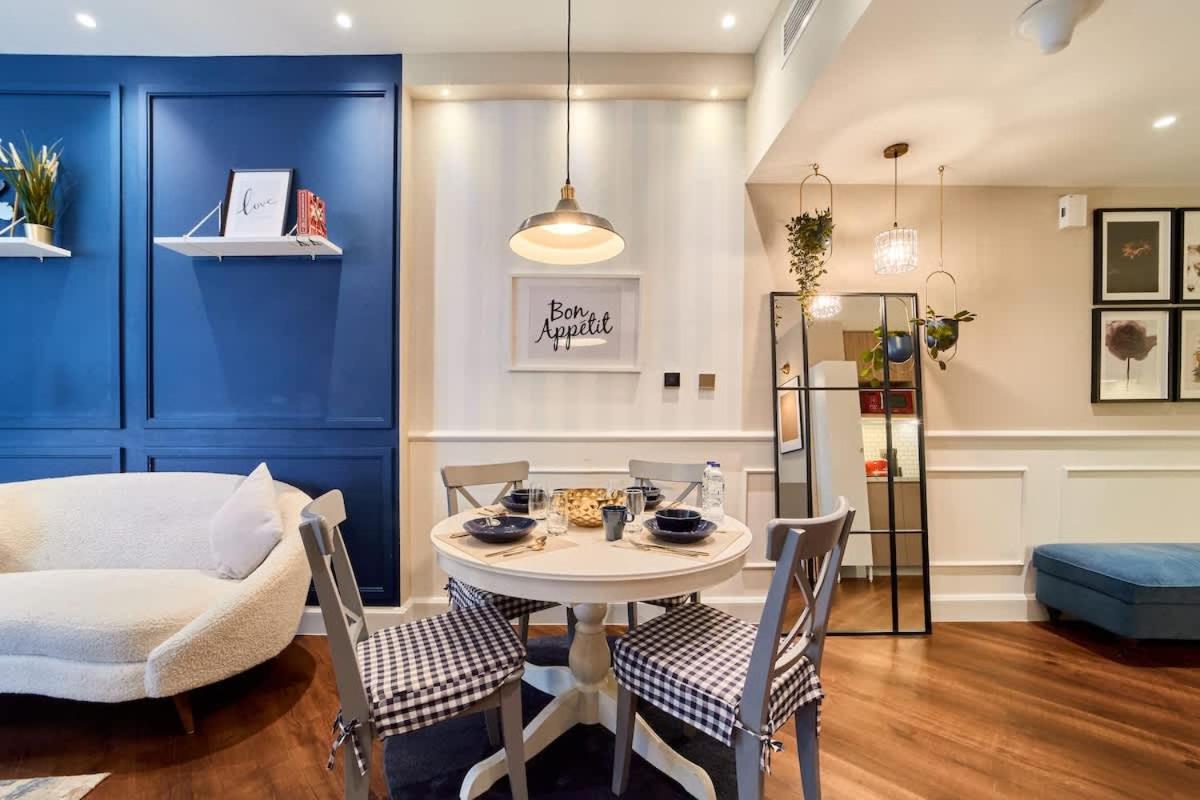 FAM Living Contemporary 1BR Apartment Urban Oasis