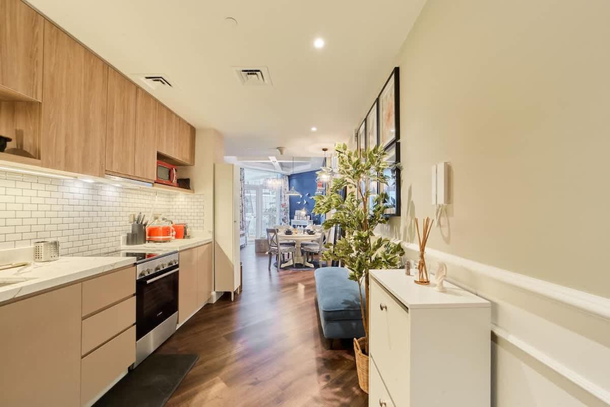 FAM Living Contemporary 1BR Apartment Urban Oasis